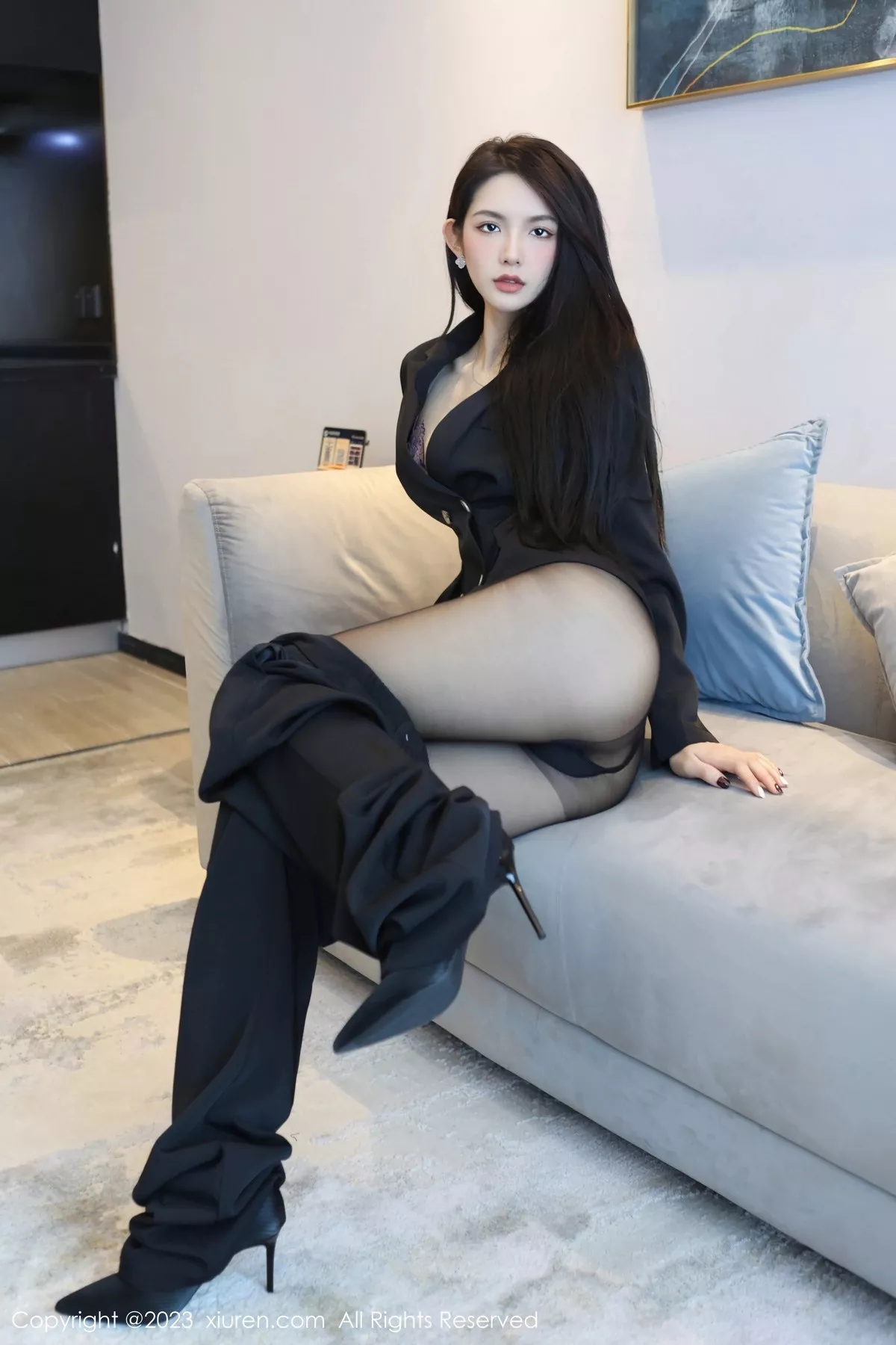 秀人集.com_[XiuRen秀人网]No.6576_模特乔一一脱深色服饰露性感灰色蕾丝内衣配超薄黑丝诱惑写真83P