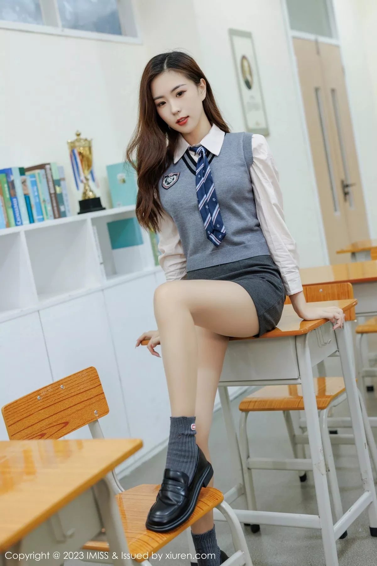 秀人集.com_[IMISS爱蜜社]Vol.730_模特杨紫嫣candy学姐装扮露白色蕾丝内衣配开档肉丝诱惑写真69P