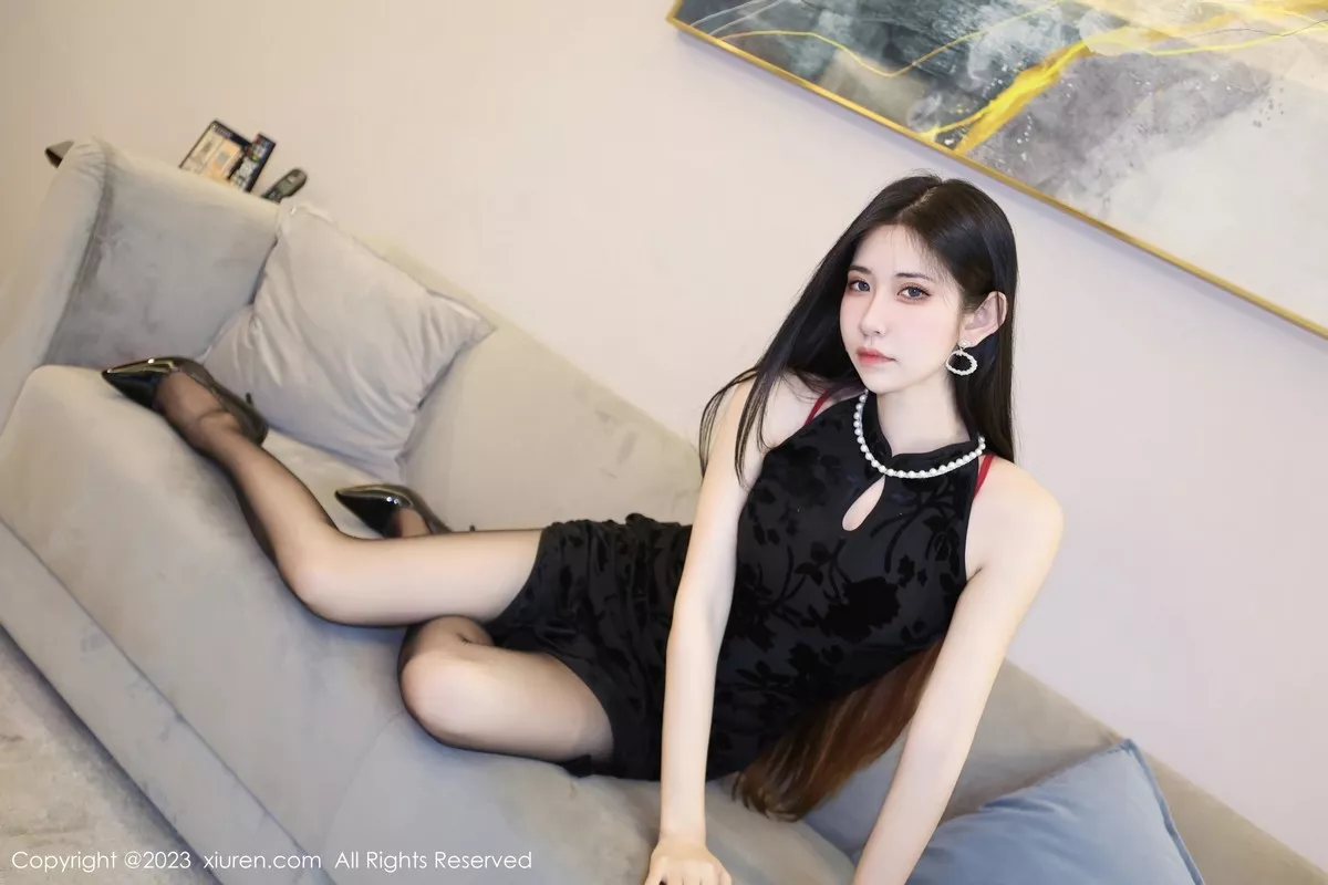 秀人集.com_[XiuRen秀人网]No.6583_模特依娜Yina黑色短款旗袍露红色蕾丝内衣配开档黑丝诱惑写真82P