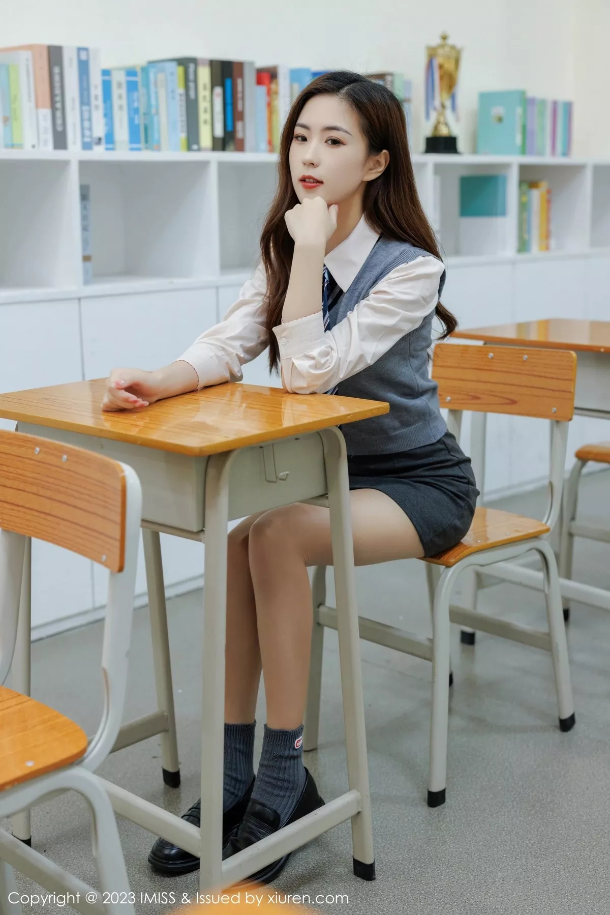 秀人集.com_[IMISS爱蜜社]Vol.730_模特杨紫嫣candy学姐装扮露白色蕾丝内衣配开档肉丝诱惑写真69P