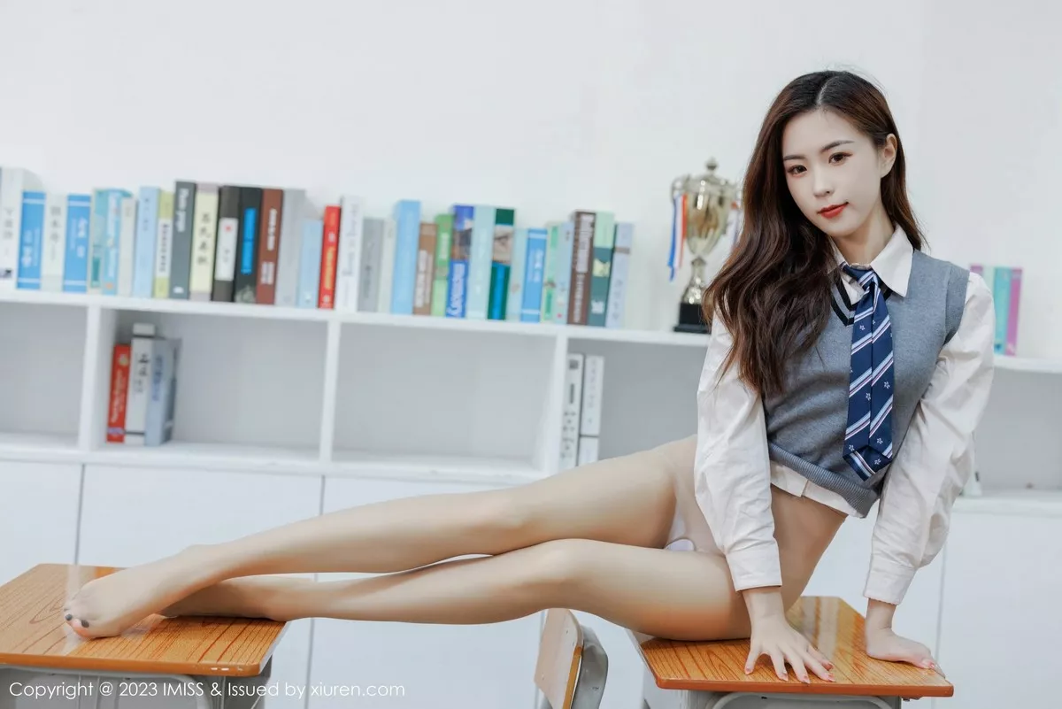 秀人集.com_[IMISS爱蜜社]Vol.730_模特杨紫嫣candy学姐装扮露白色蕾丝内衣配开档肉丝诱惑写真69P