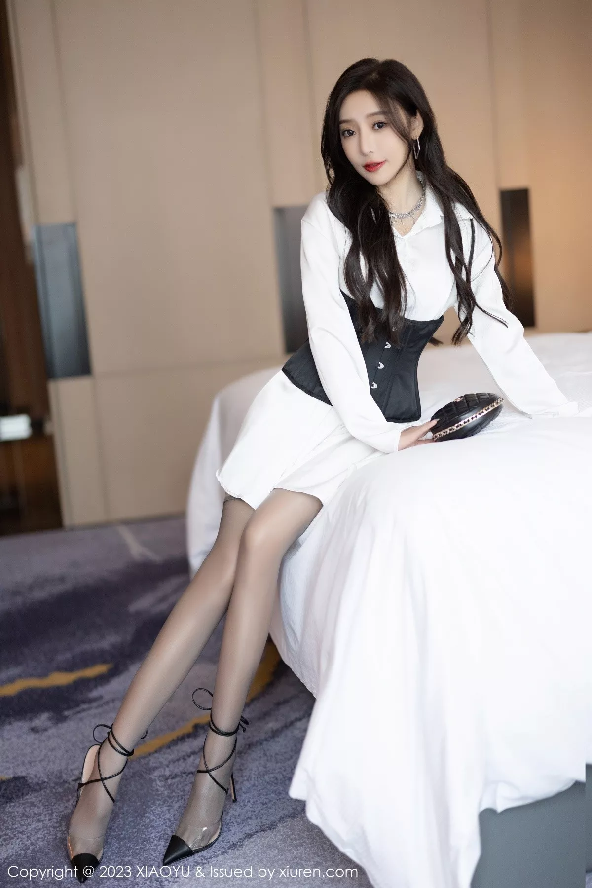 秀人集.com_[XiaoYu画语界]Vol.990_女神王馨瑶yanni脱时尚白色长款服露性感灰色内衣迷人诱惑写真82P