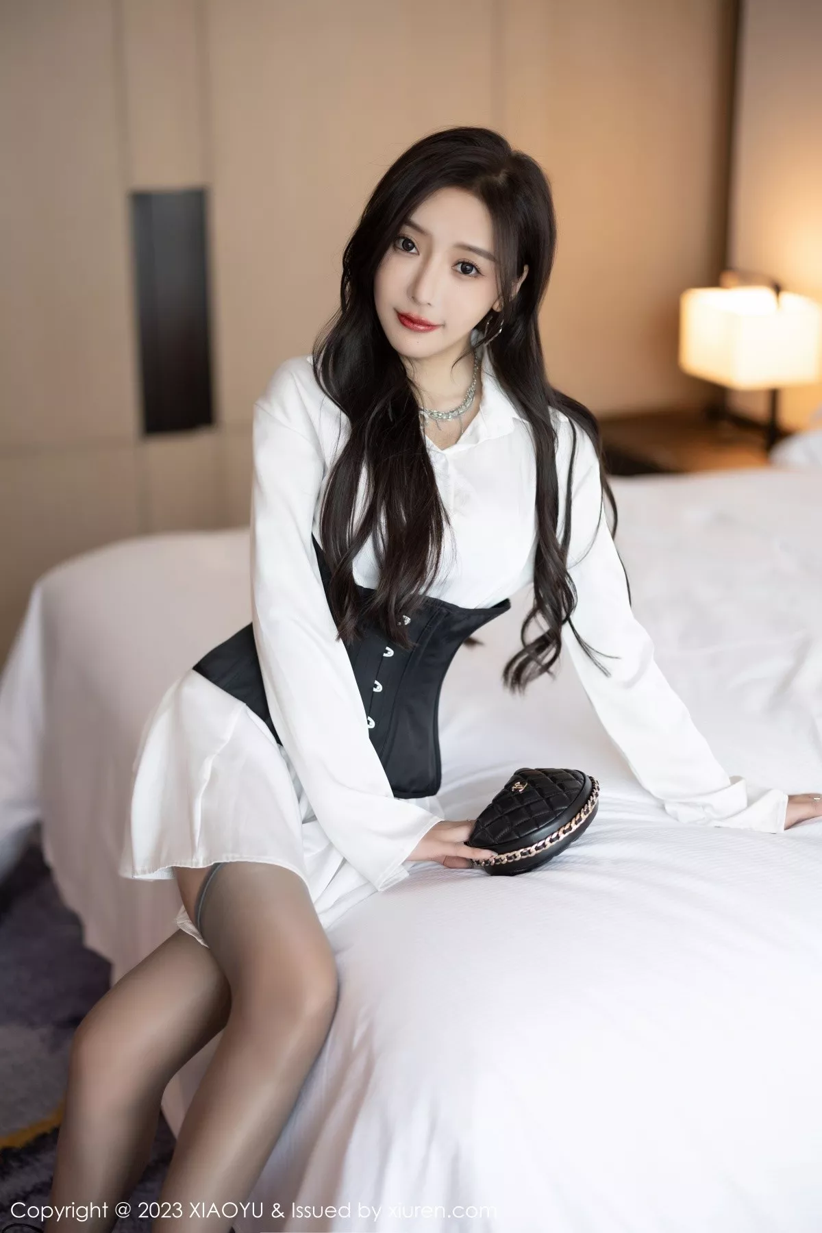 秀人集.com_[XiaoYu画语界]Vol.990_女神王馨瑶yanni脱时尚白色长款服露性感灰色内衣迷人诱惑写真82P