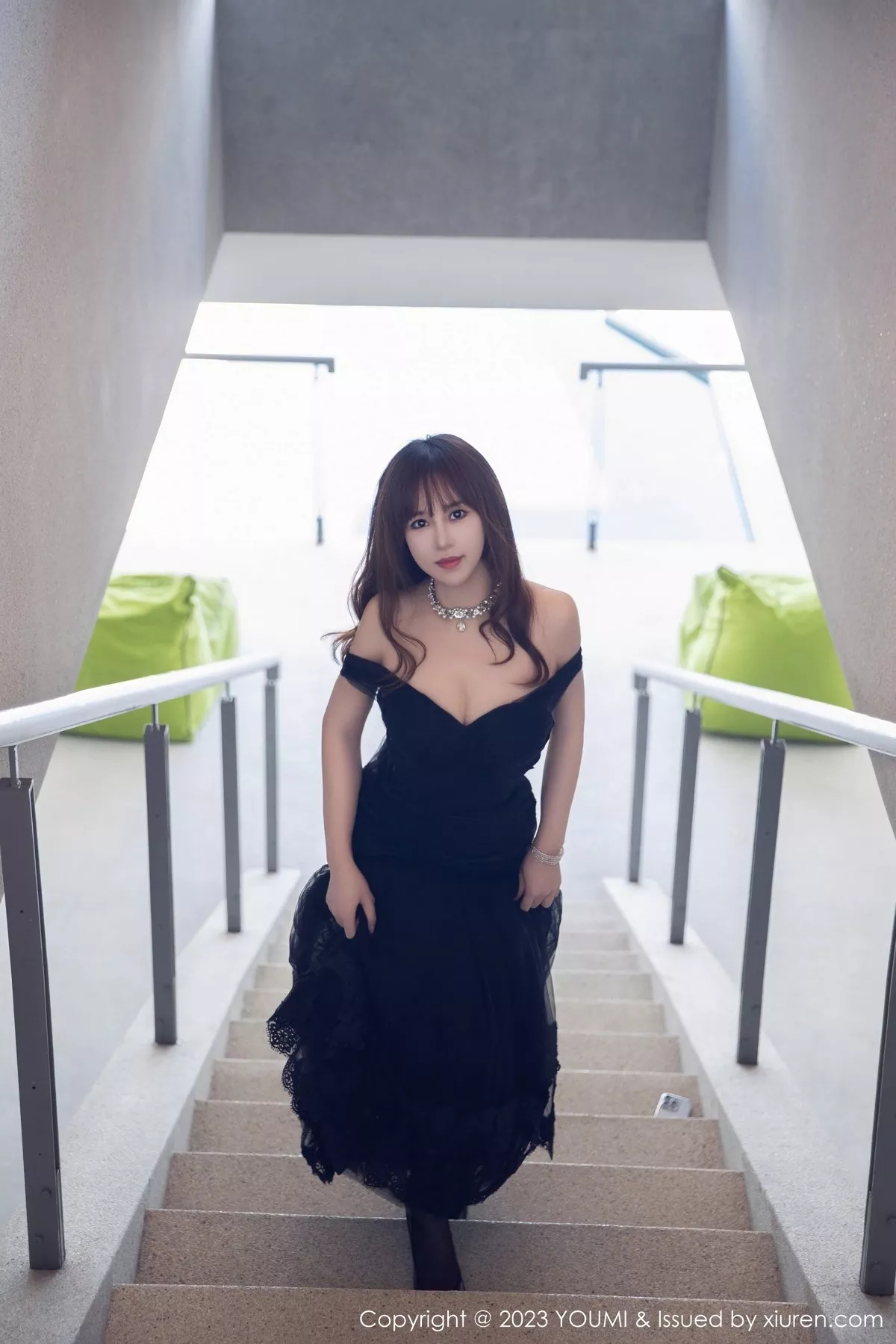 秀人集.com_[YouMi尤蜜荟]Vol.917_模特icy猪泰国旅拍性感黑色蕾丝情趣连体衣配超薄黑丝魅惑写真80P