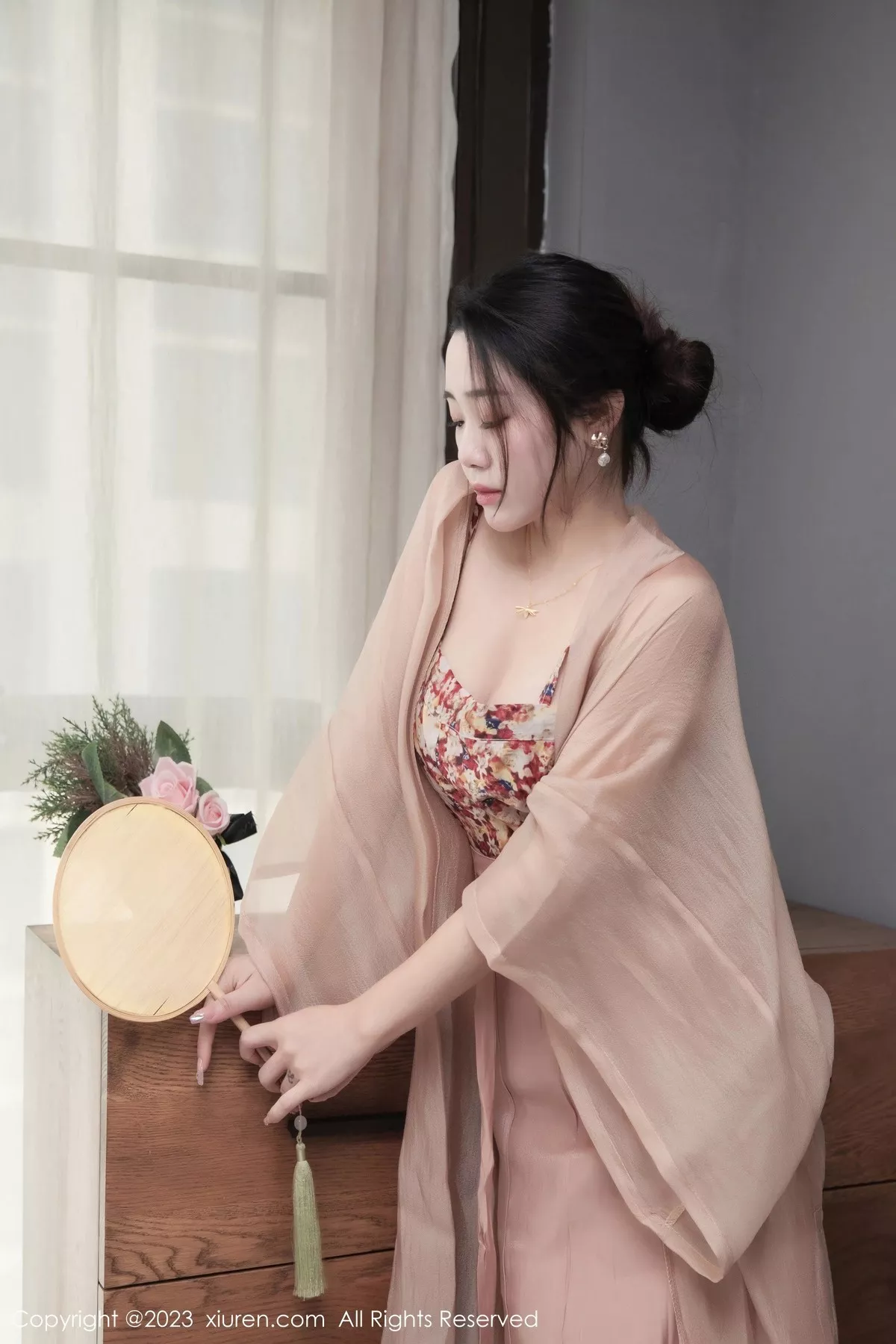 秀人集.com_[XiuRen秀人网]No.6457_模特严利娅Yuliya性感浅暖色古风汉服半撩秀曼妙身姿诱惑写真104P