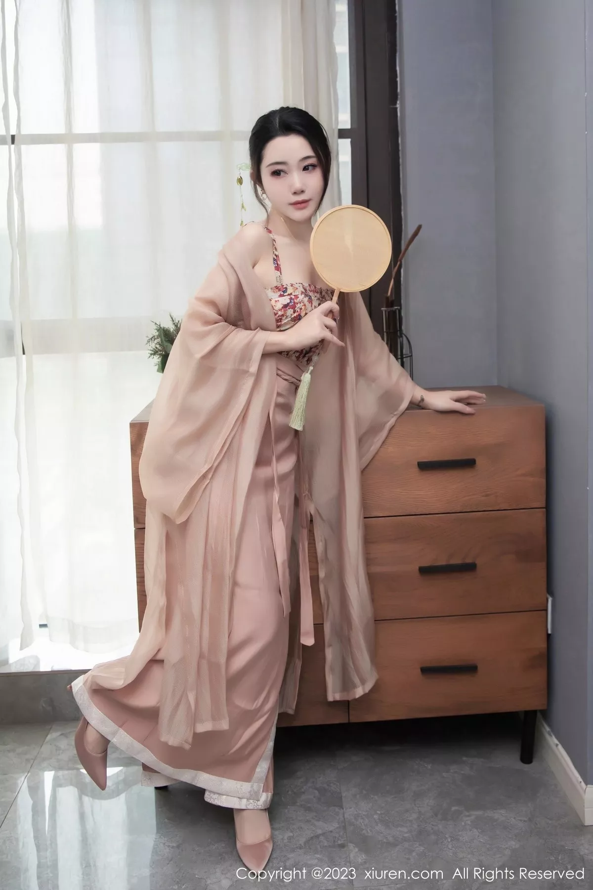 秀人集.com_[XiuRen秀人网]No.6457_模特严利娅Yuliya性感浅暖色古风汉服半撩秀曼妙身姿诱惑写真104P