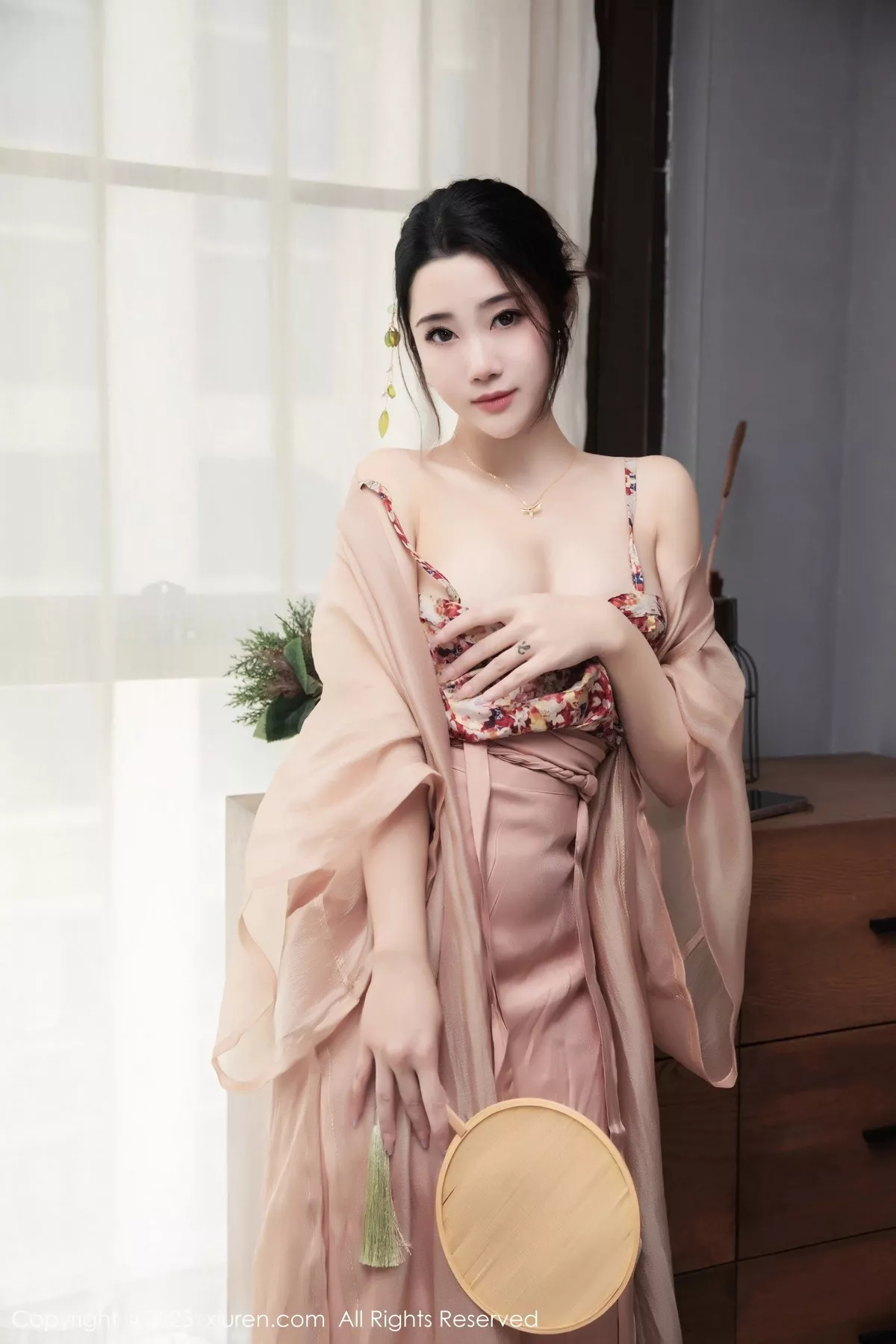 秀人集.com_[XiuRen秀人网]No.6457_模特严利娅Yuliya性感浅暖色古风汉服半撩秀曼妙身姿诱惑写真104P