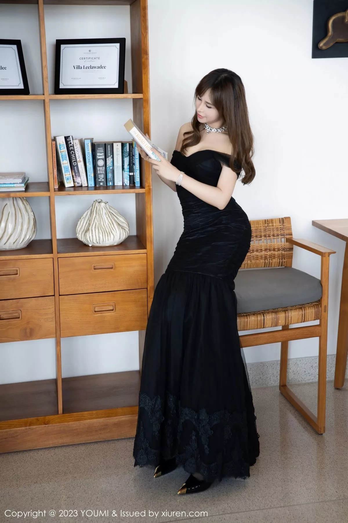 秀人集.com_[YouMi尤蜜荟]Vol.917_模特icy猪泰国旅拍性感黑色蕾丝情趣连体衣配超薄黑丝魅惑写真80P