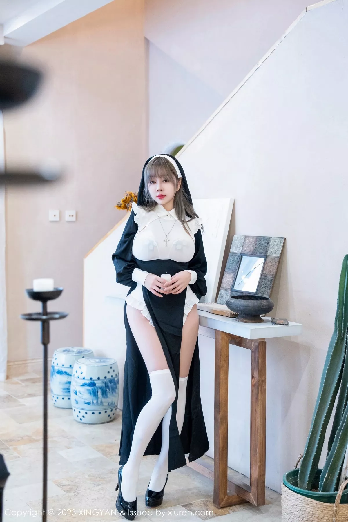 秀人集.com_[XINGYAN星颜社]VOL.187_女神王雨纯半脱修女服饰露白色轻透上衣配白丝袜完美诱惑写真75P