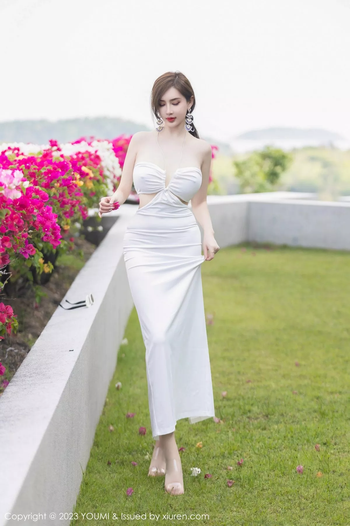 秀人集.com_[YouMi尤蜜荟]Vol.931_女神Carol周妍希白色轻透连身裙配超薄肉丝秀丰满身材诱惑写真88P