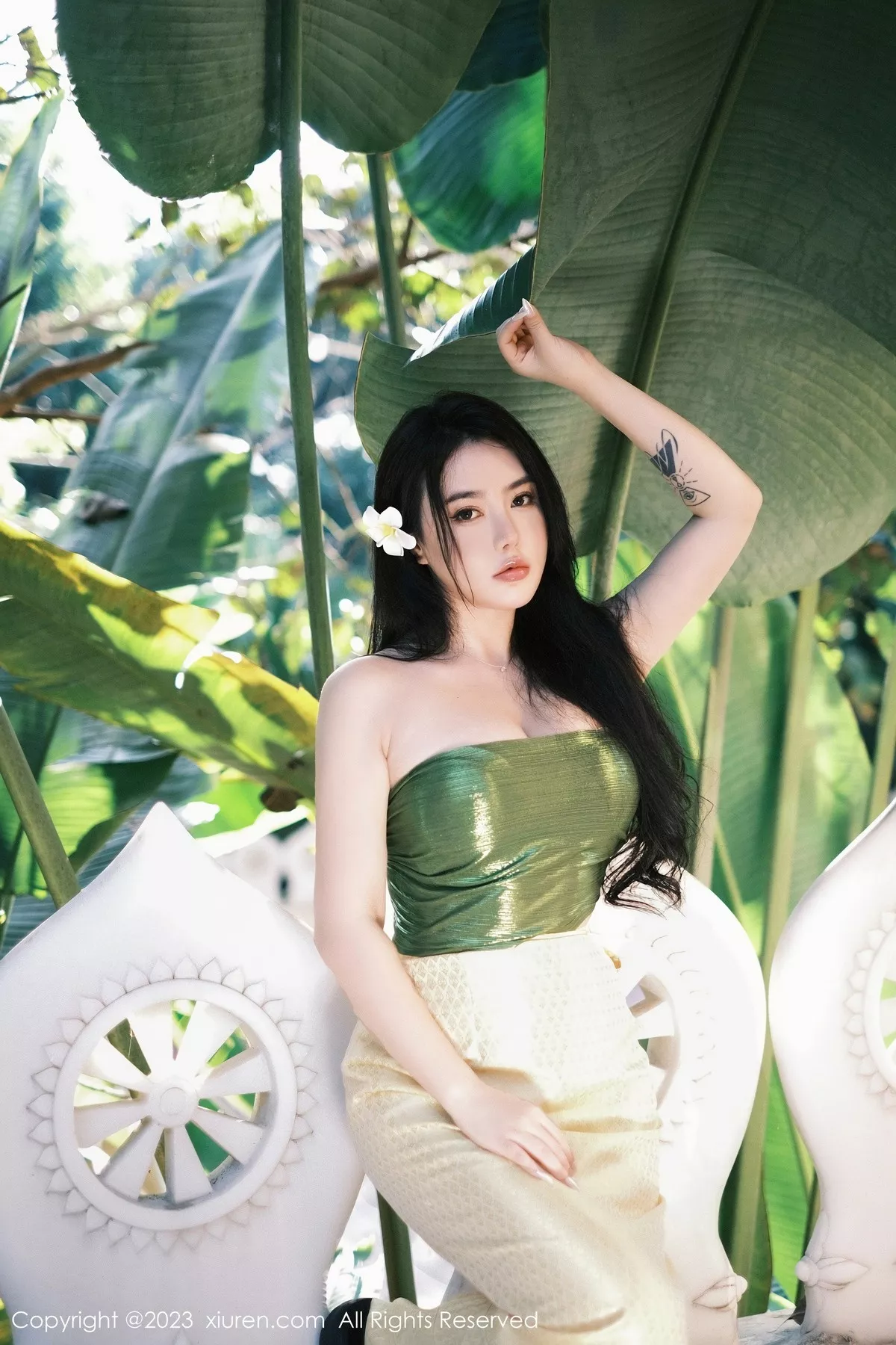 秀人集.com_[XiuRen秀人网]No.6648_女神Manuela玛鲁娜户外抹胸服+室内紧身衣秀丰满身材诱惑写真64P