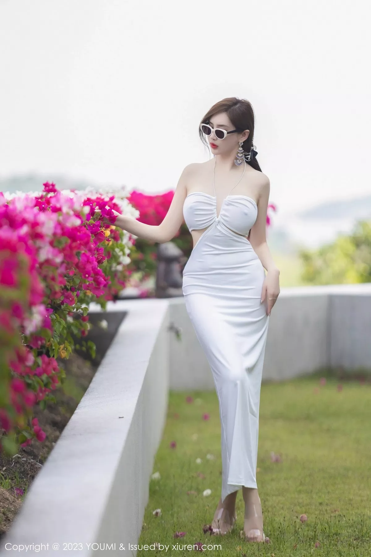 秀人集.com_[YouMi尤蜜荟]Vol.931_女神Carol周妍希白色轻透连身裙配超薄肉丝秀丰满身材诱惑写真88P