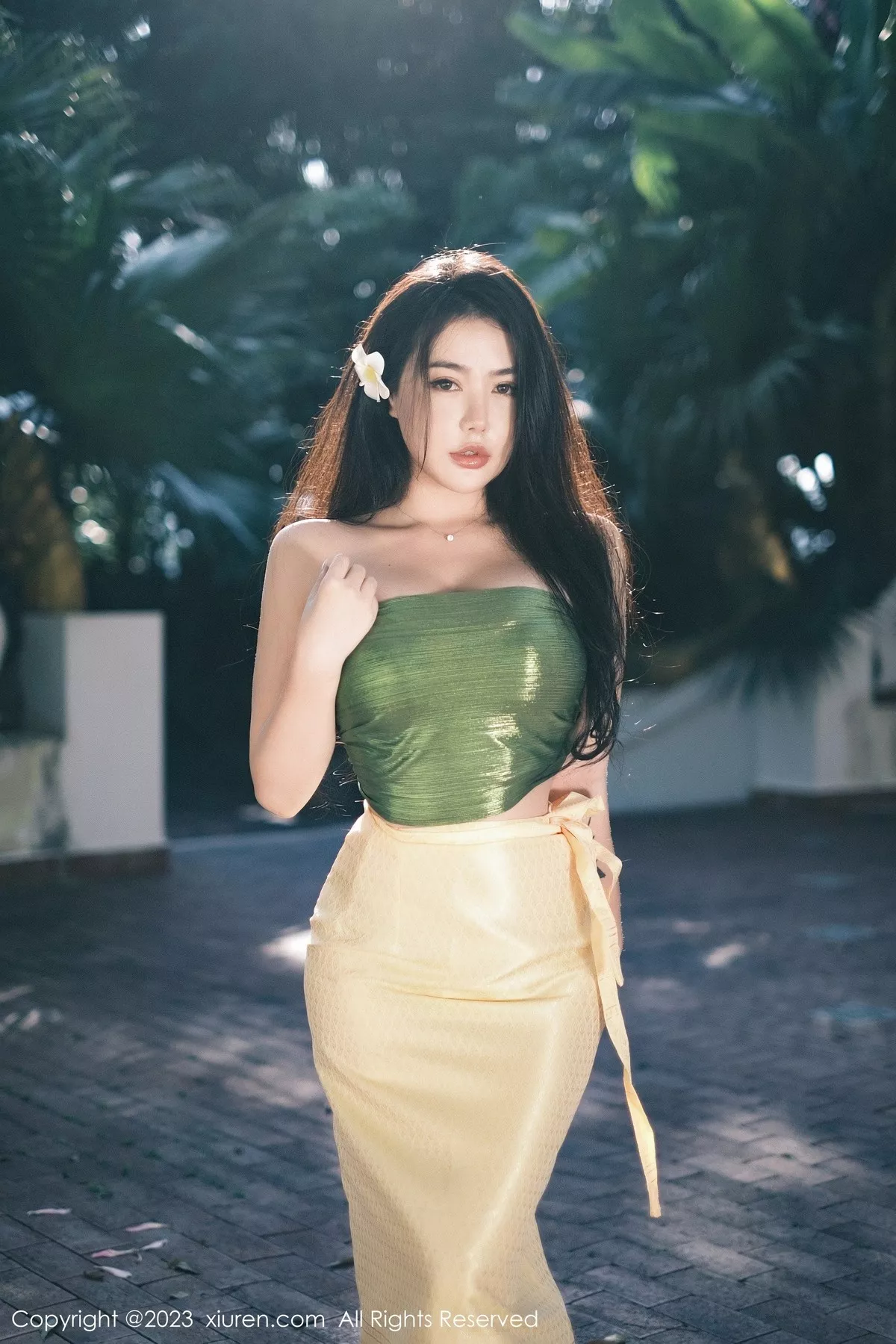 秀人集.com_[XiuRen秀人网]No.6648_女神Manuela玛鲁娜户外抹胸服+室内紧身衣秀丰满身材诱惑写真64P