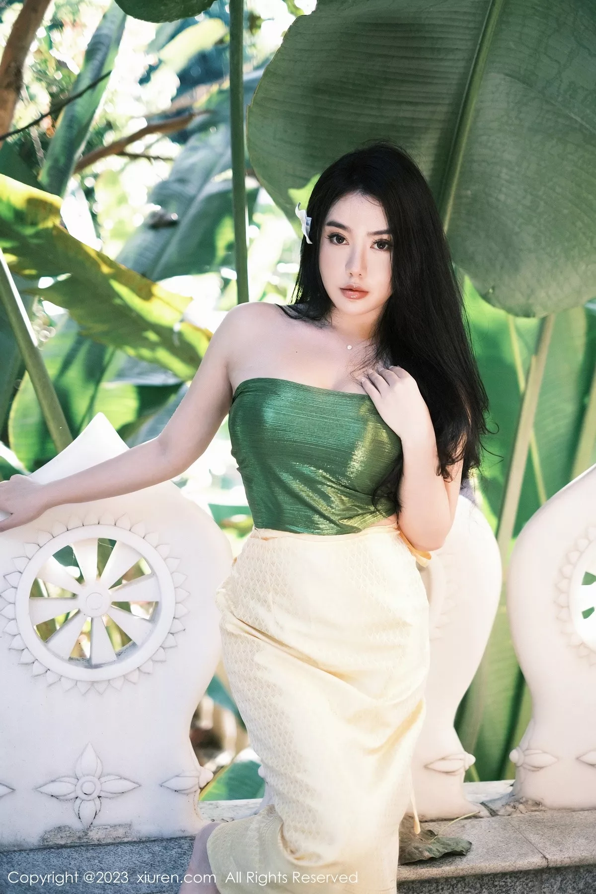 秀人集.com_[XiuRen秀人网]No.6648_女神Manuela玛鲁娜户外抹胸服+室内紧身衣秀丰满身材诱惑写真64P