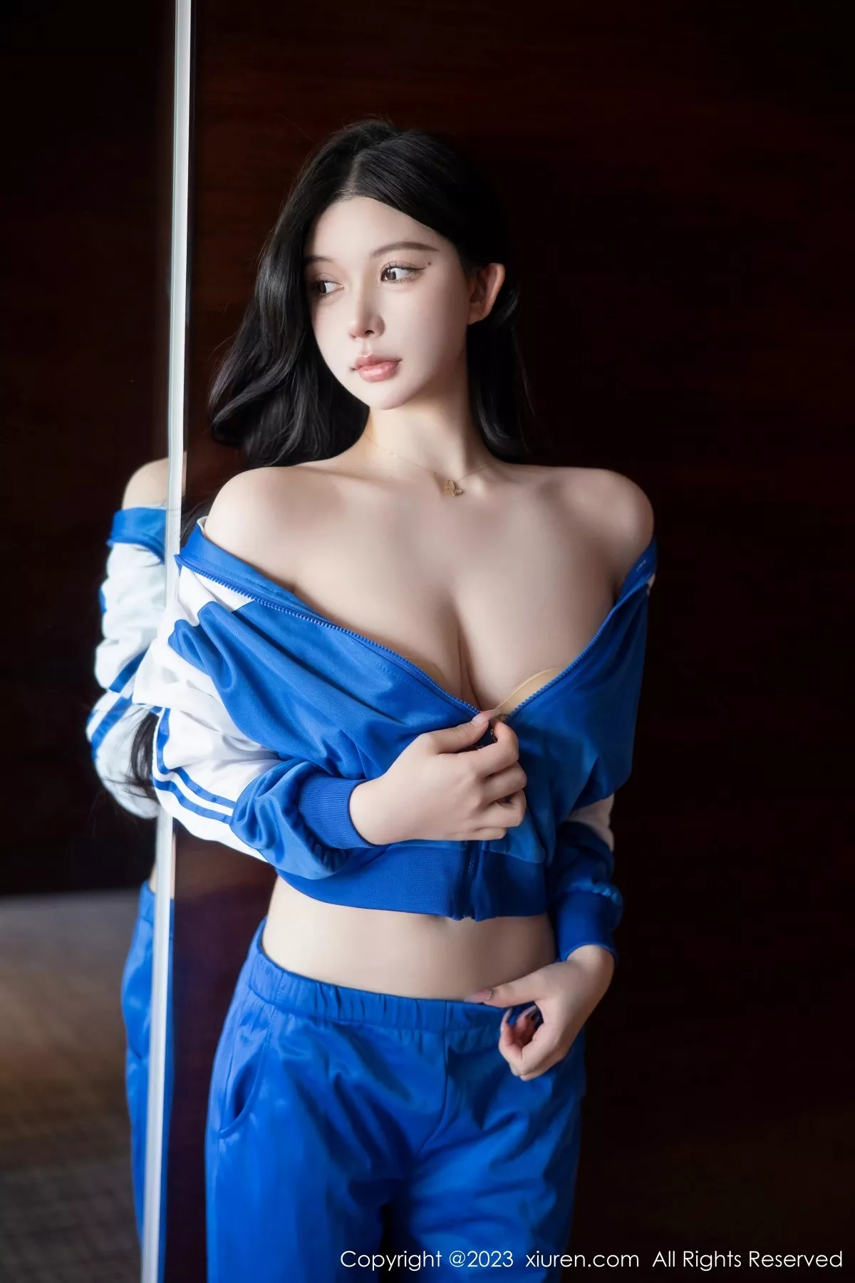 秀人集.com_[XiuRen秀人网]No.6660_模特林珊珊性感蓝色运动服露黑色情趣内衣秀惹火身材诱惑写真101P