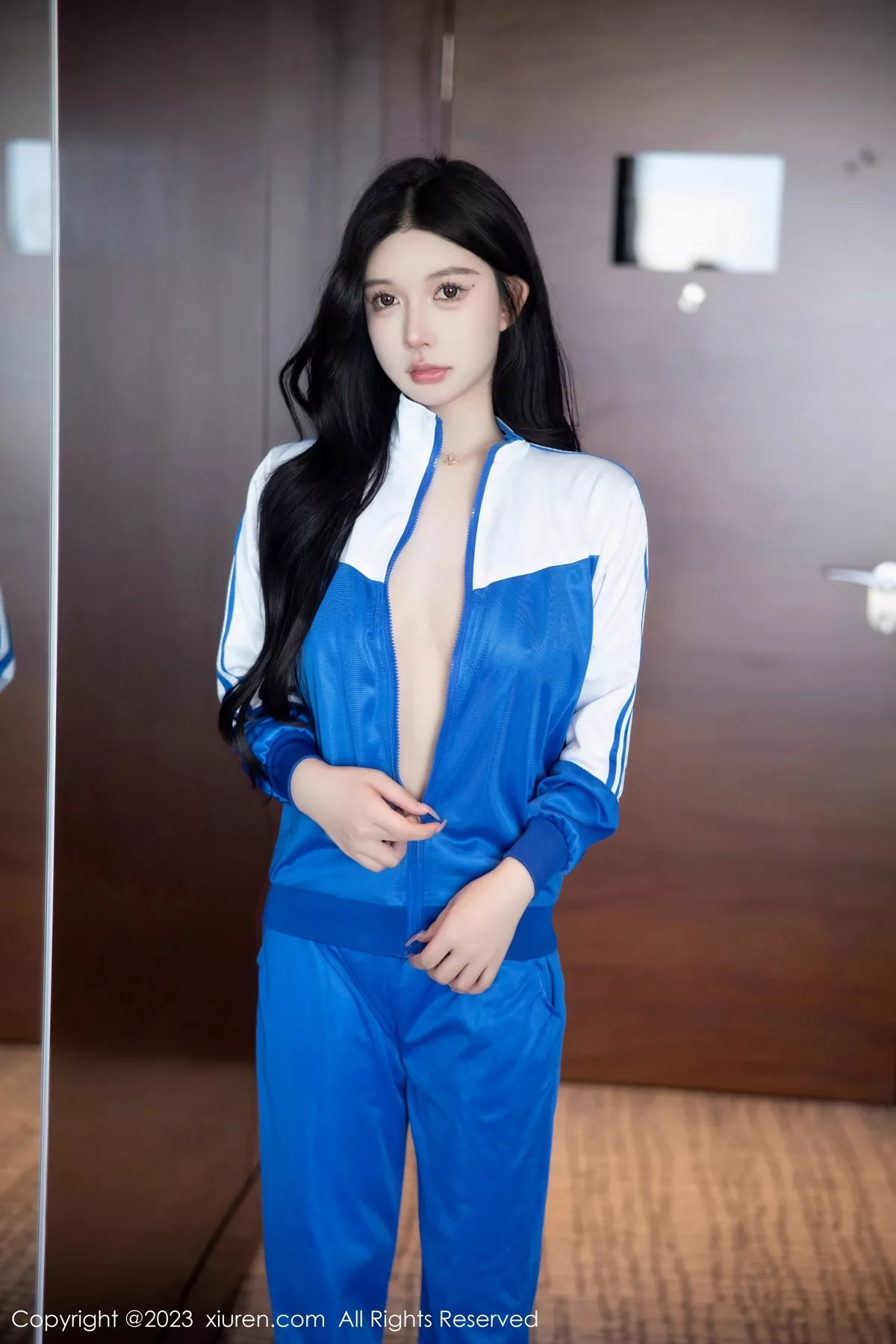 秀人集.com_[XiuRen秀人网]No.6660_模特林珊珊性感蓝色运动服露黑色情趣内衣秀惹火身材诱惑写真101P