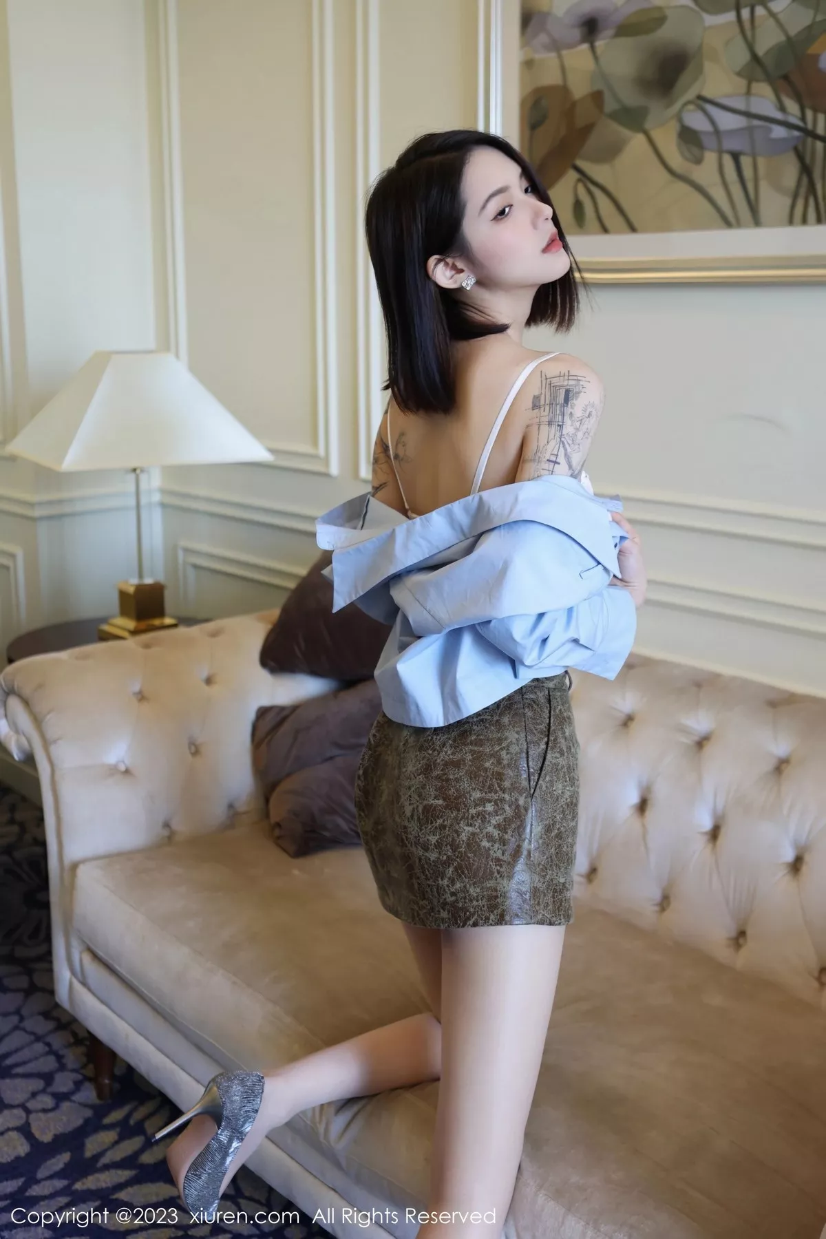 秀人集.com_[XiuRen秀人网]No.6661_模特乔一一性感浅蓝色上衣配皮质短裙露白色蕾丝内衣诱惑写真81P