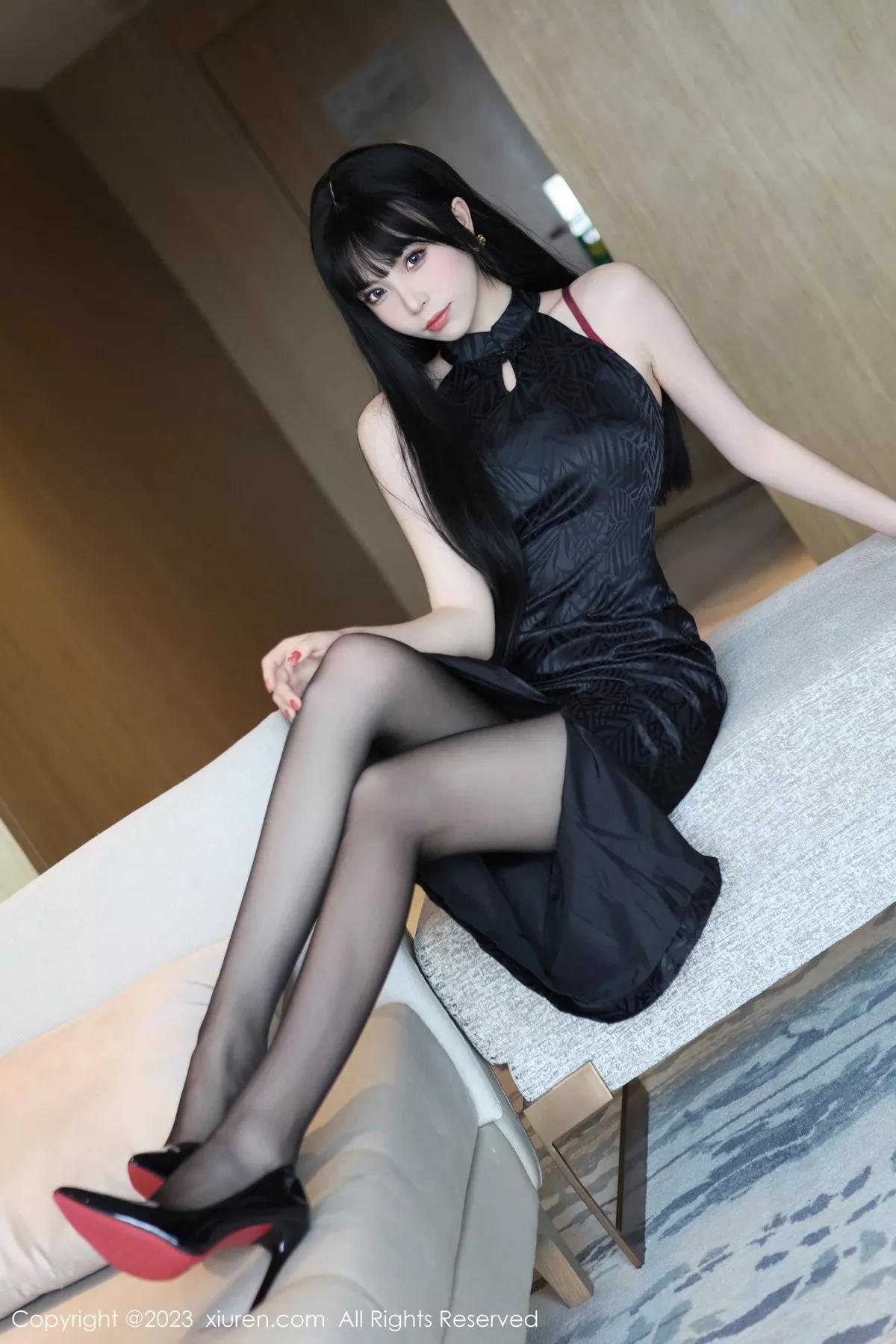 秀人集.com_[XiuRen秀人网]No.6666_模特江七七脱深色旗袍露性感暗红蕾丝内衣配开档黑丝诱惑写真86P