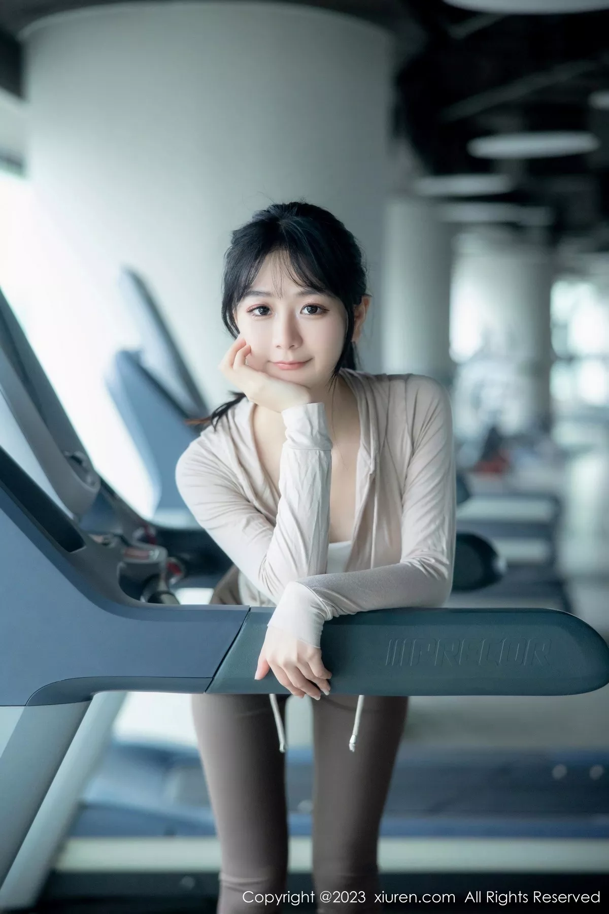 秀人集.com_[XiuRen秀人网]No.6683_模特幼幼健身房场景性感浅色运动服饰秀完美身材迷人诱惑写真99P