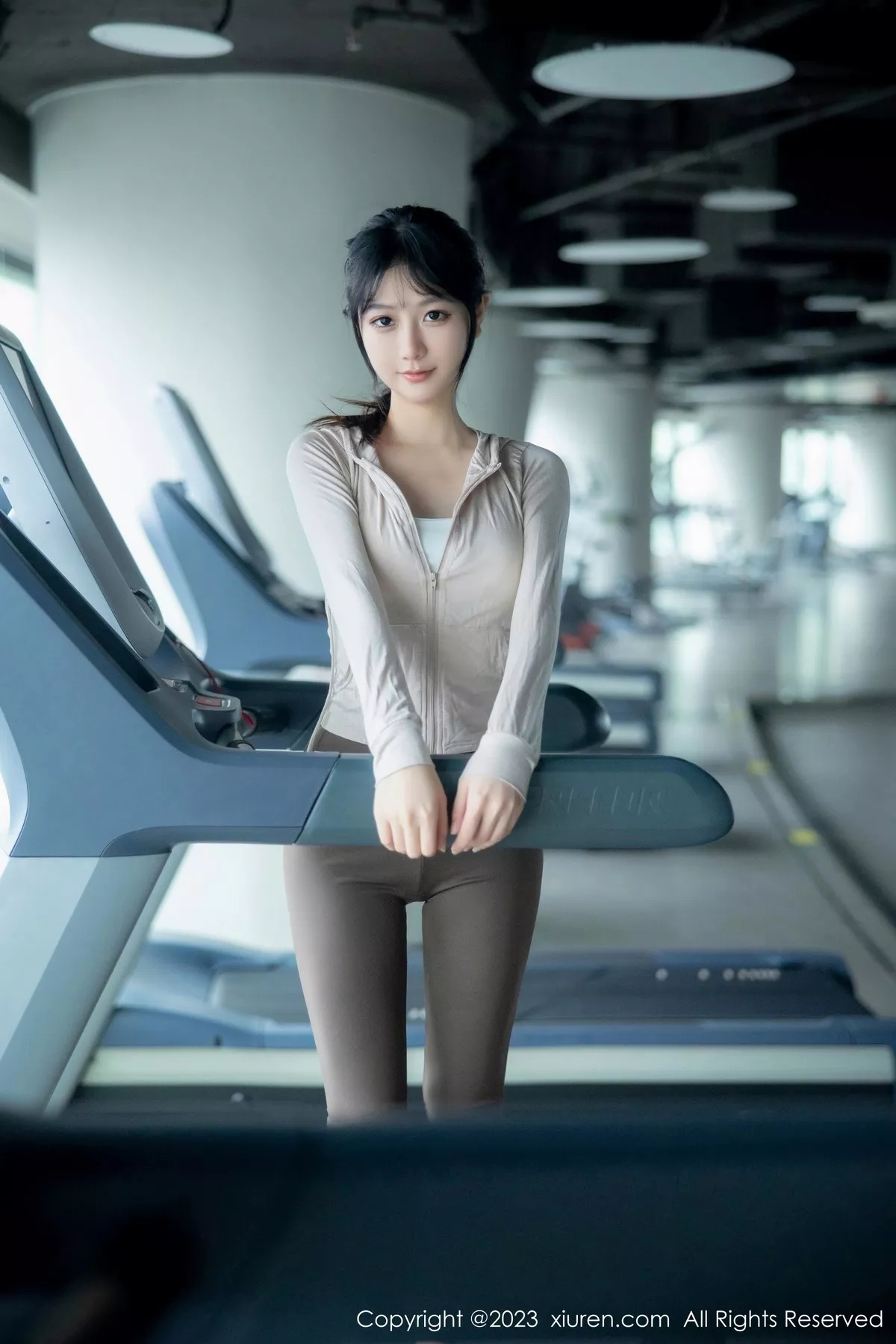 秀人集.com_[XiuRen秀人网]No.6683_模特幼幼健身房场景性感浅色运动服饰秀完美身材迷人诱惑写真99P