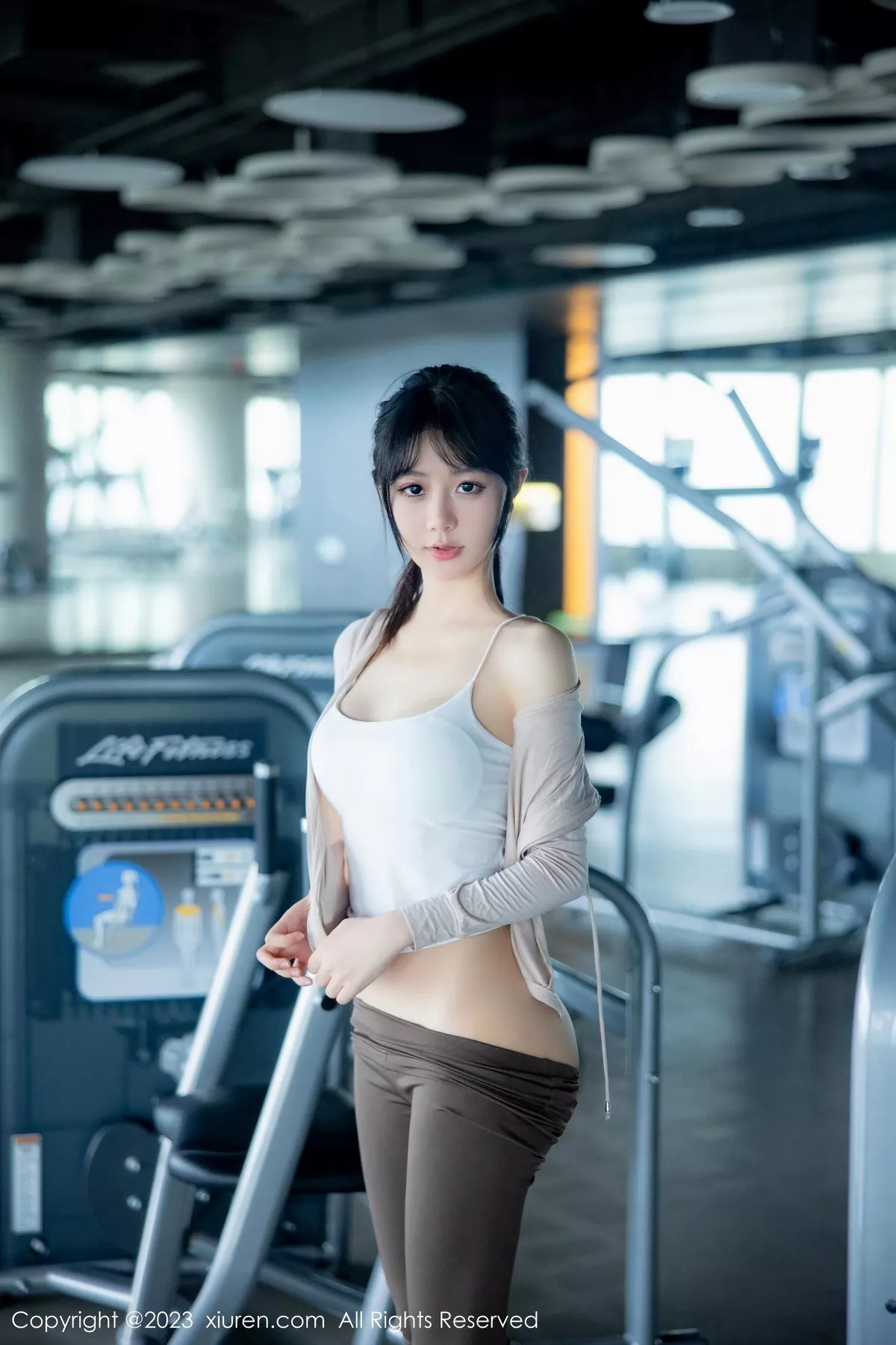 秀人集.com_[XiuRen秀人网]No.6683_模特幼幼健身房场景性感浅色运动服饰秀完美身材迷人诱惑写真99P