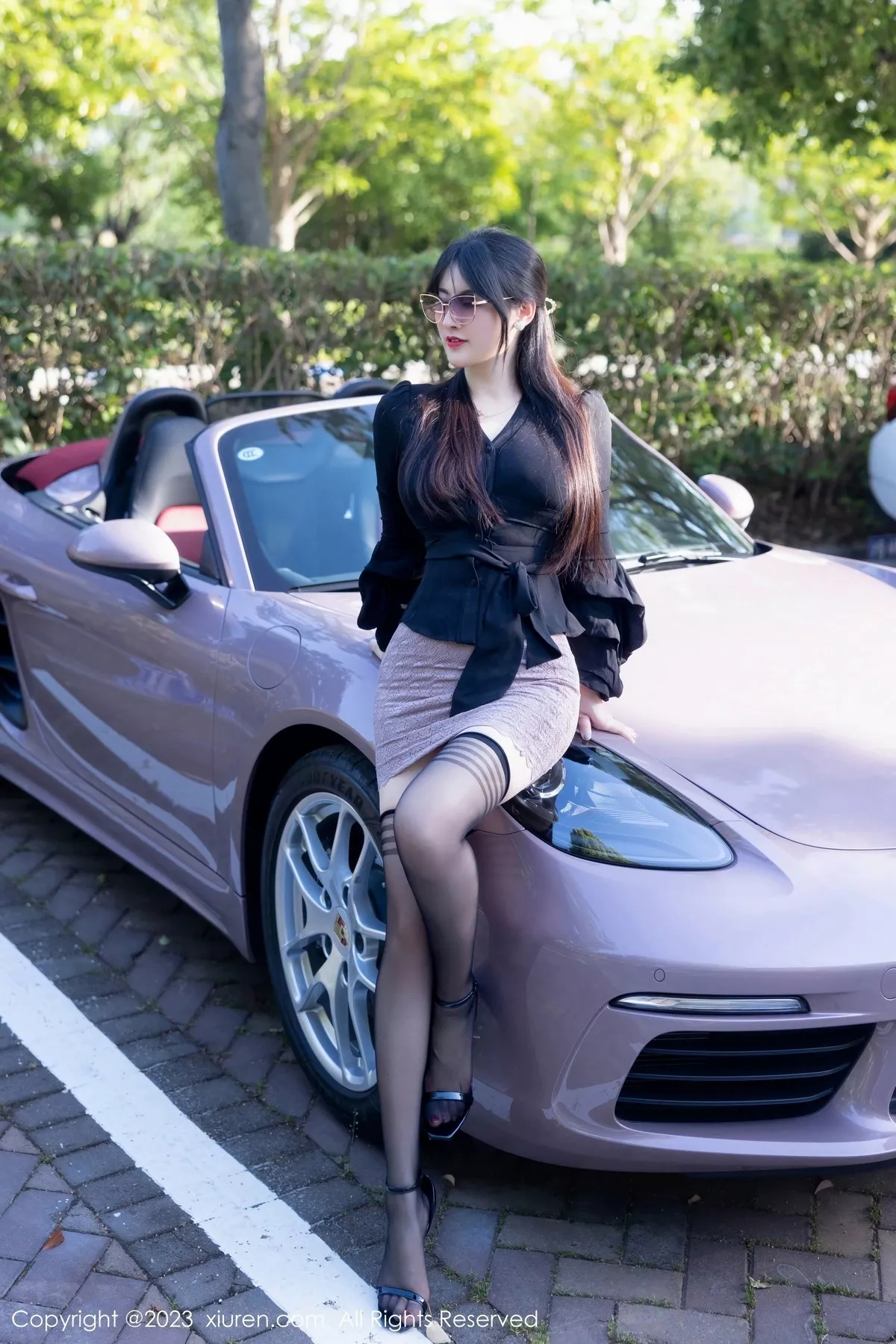 秀人集.com_[XiuRen秀人网]No.6676_模特诗诗kiki半脱露性感黑色内衣配黑丝袜秀丰腴有致身材诱惑写真82P