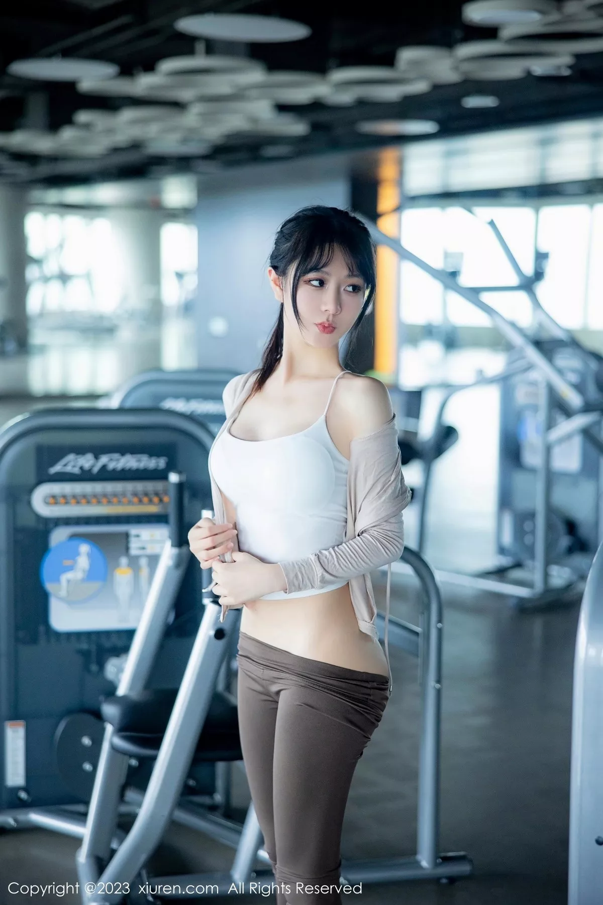 秀人集.com_[XiuRen秀人网]No.6683_模特幼幼健身房场景性感浅色运动服饰秀完美身材迷人诱惑写真99P