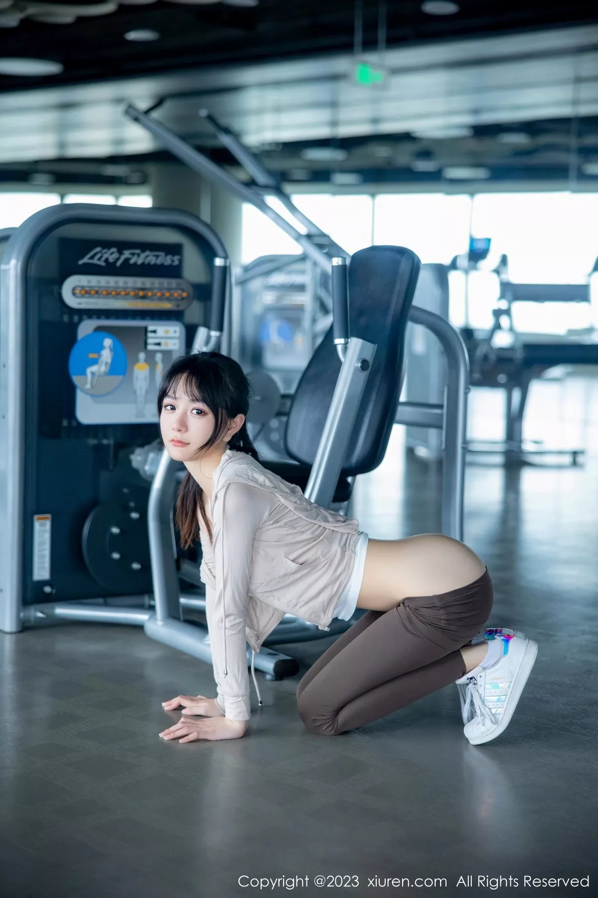 秀人集.com_[XiuRen秀人网]No.6683_模特幼幼健身房场景性感浅色运动服饰秀完美身材迷人诱惑写真99P