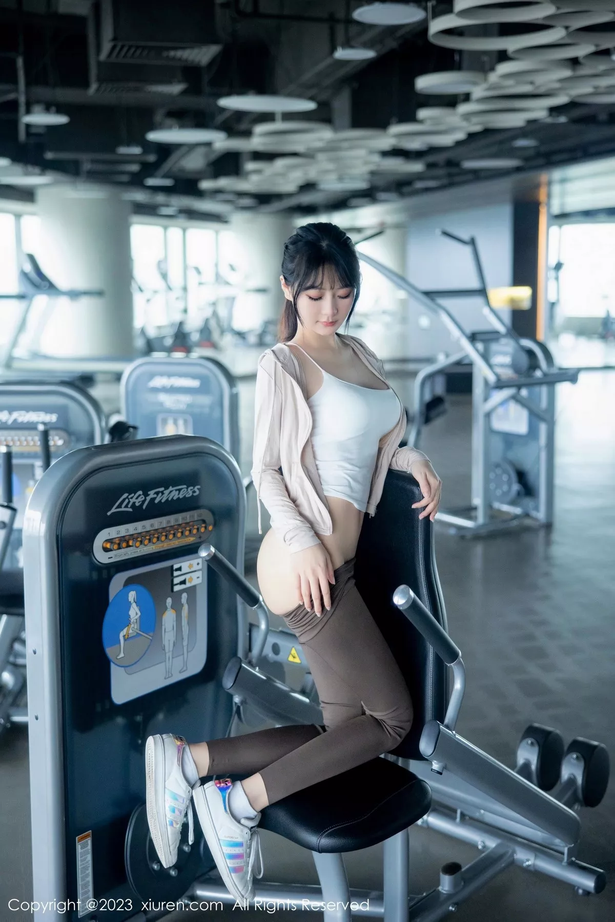 秀人集.com_[XiuRen秀人网]No.6683_模特幼幼健身房场景性感浅色运动服饰秀完美身材迷人诱惑写真99P