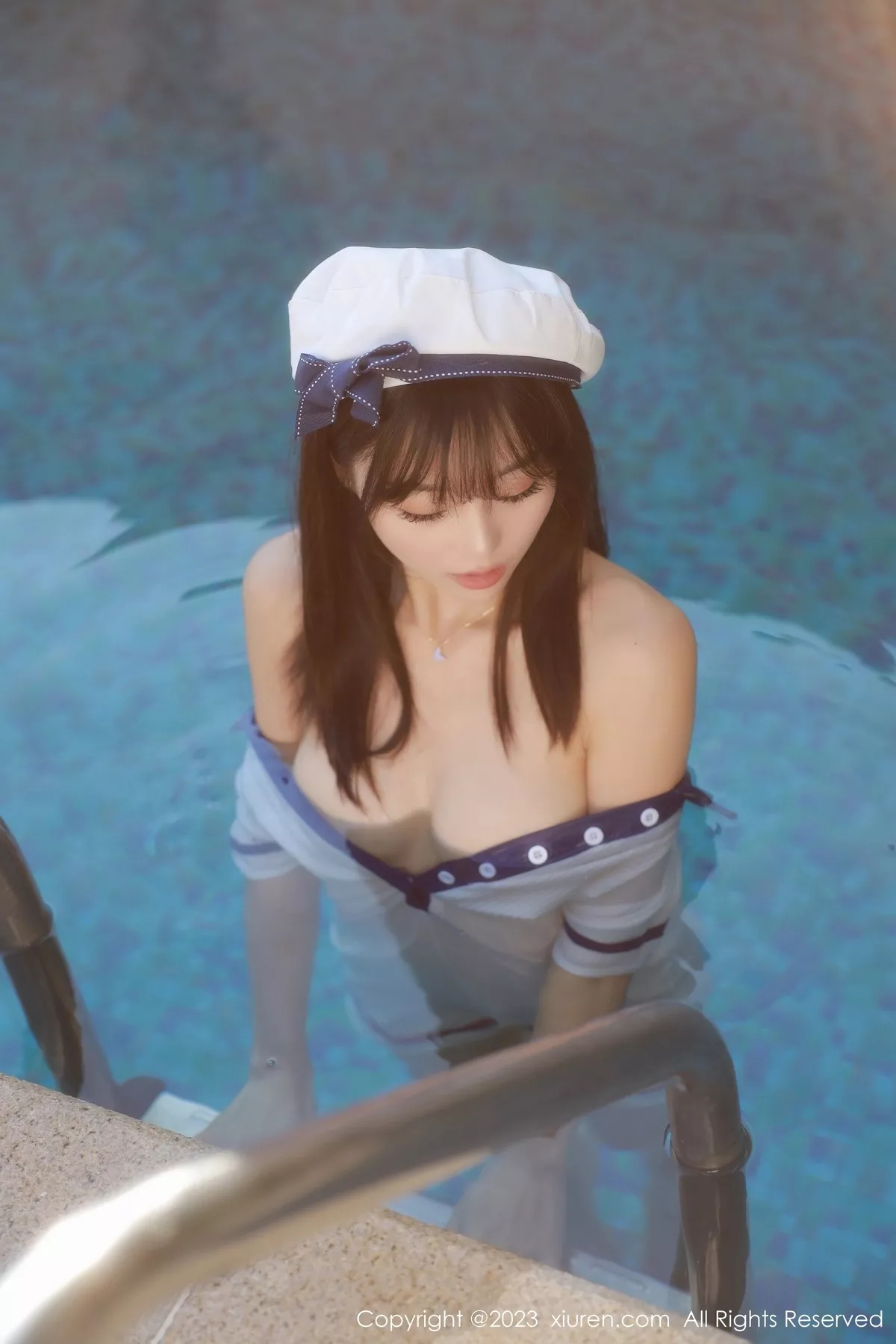 秀人集.com_[XiuRen秀人网]No.6686_模特佘贝拉bella泳池性感白色海军服半脱秀完美身材诱惑写真67P