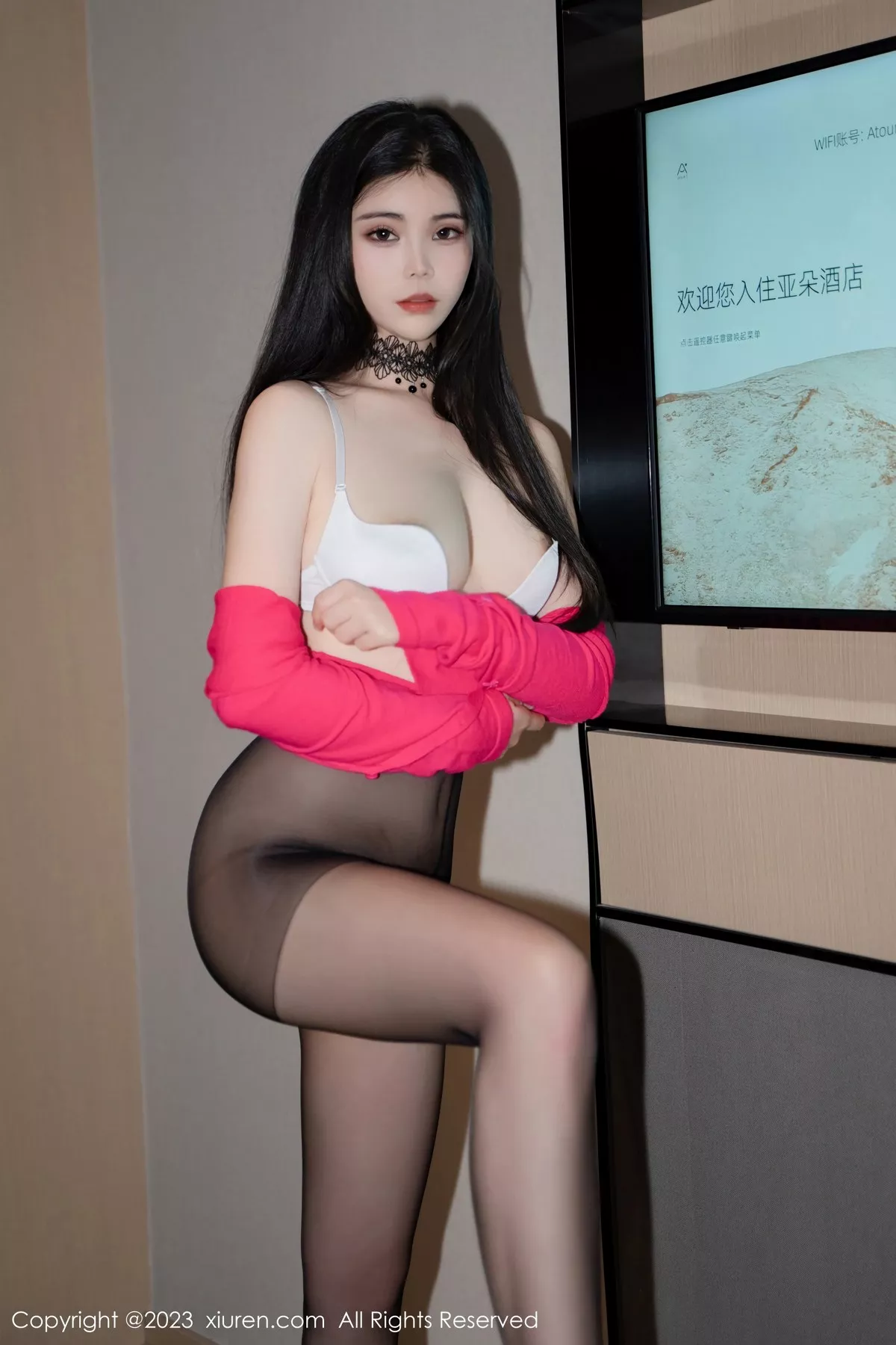 秀人集.com_[XiuRen秀人网]No.6702_模特雪糕CiCi红色上衣配黑短裙露超薄黑丝秀曼妙身姿诱惑写真51P