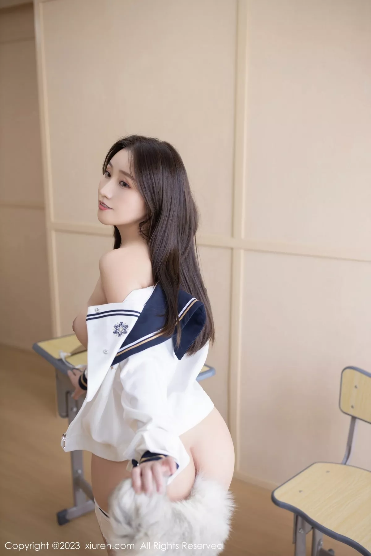 秀人集.com_[XiuRen秀人网]No.6709_新人模特杏子Yada性感白色学妹制服半脱秀翘臀美腿诱惑写真83P