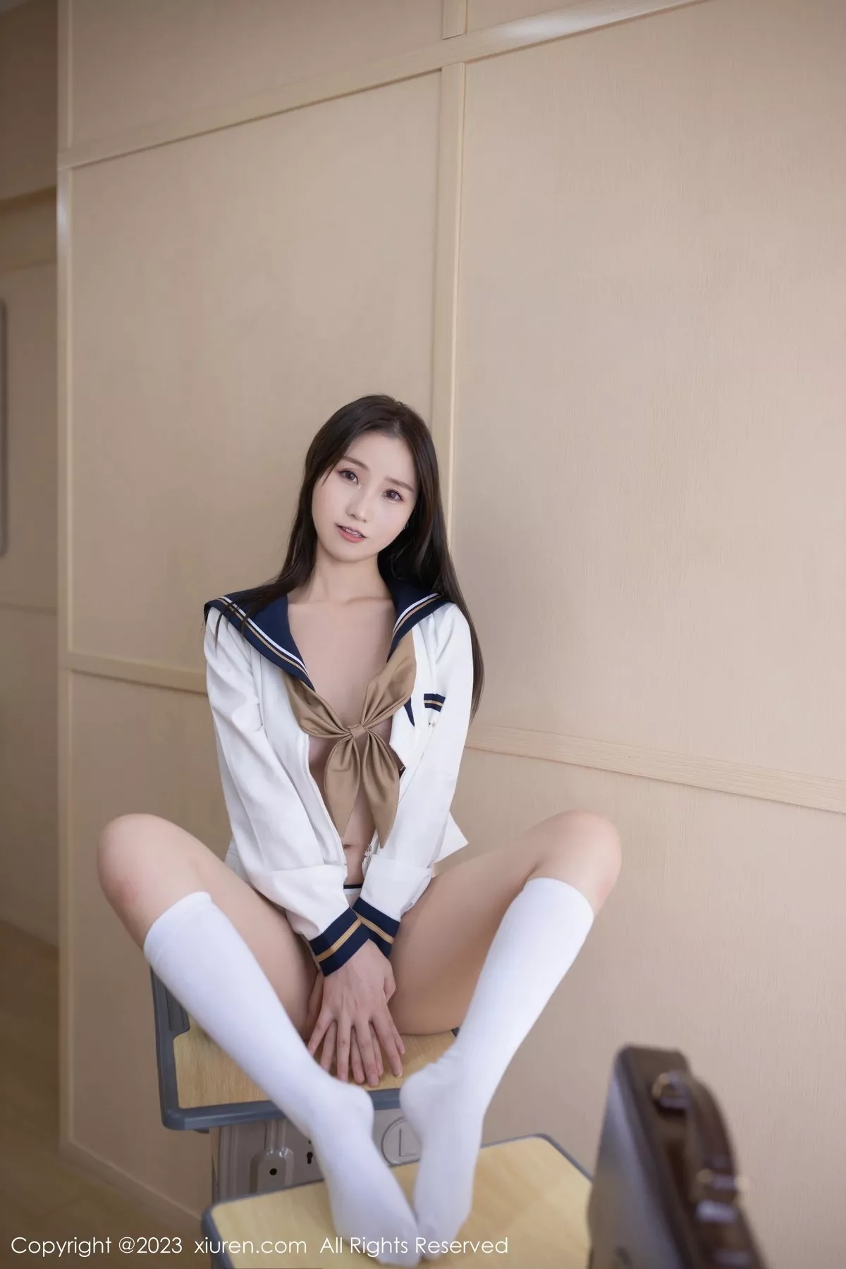 秀人集.com_[XiuRen秀人网]No.6709_新人模特杏子Yada性感白色学妹制服半脱秀翘臀美腿诱惑写真83P