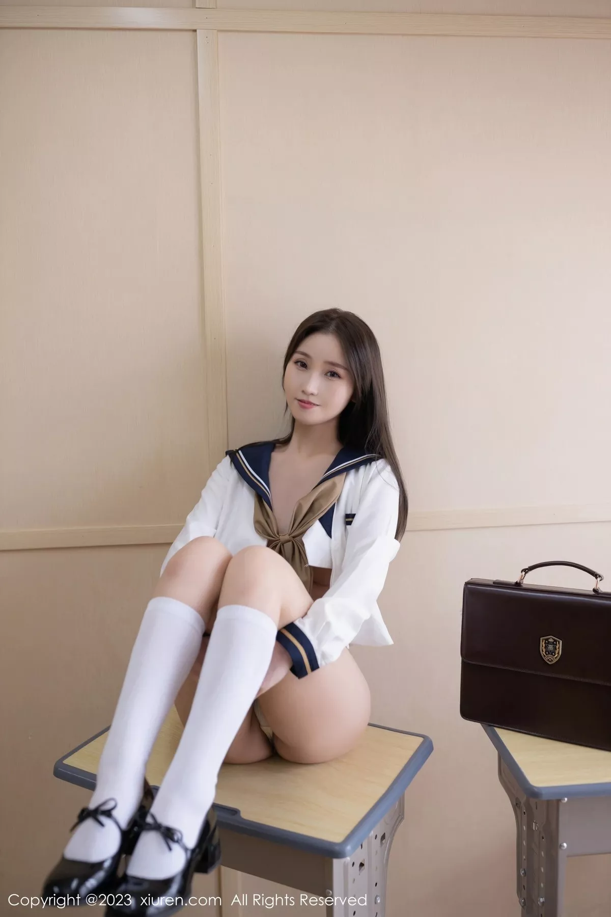 秀人集.com_[XiuRen秀人网]No.6709_新人模特杏子Yada性感白色学妹制服半脱秀翘臀美腿诱惑写真83P