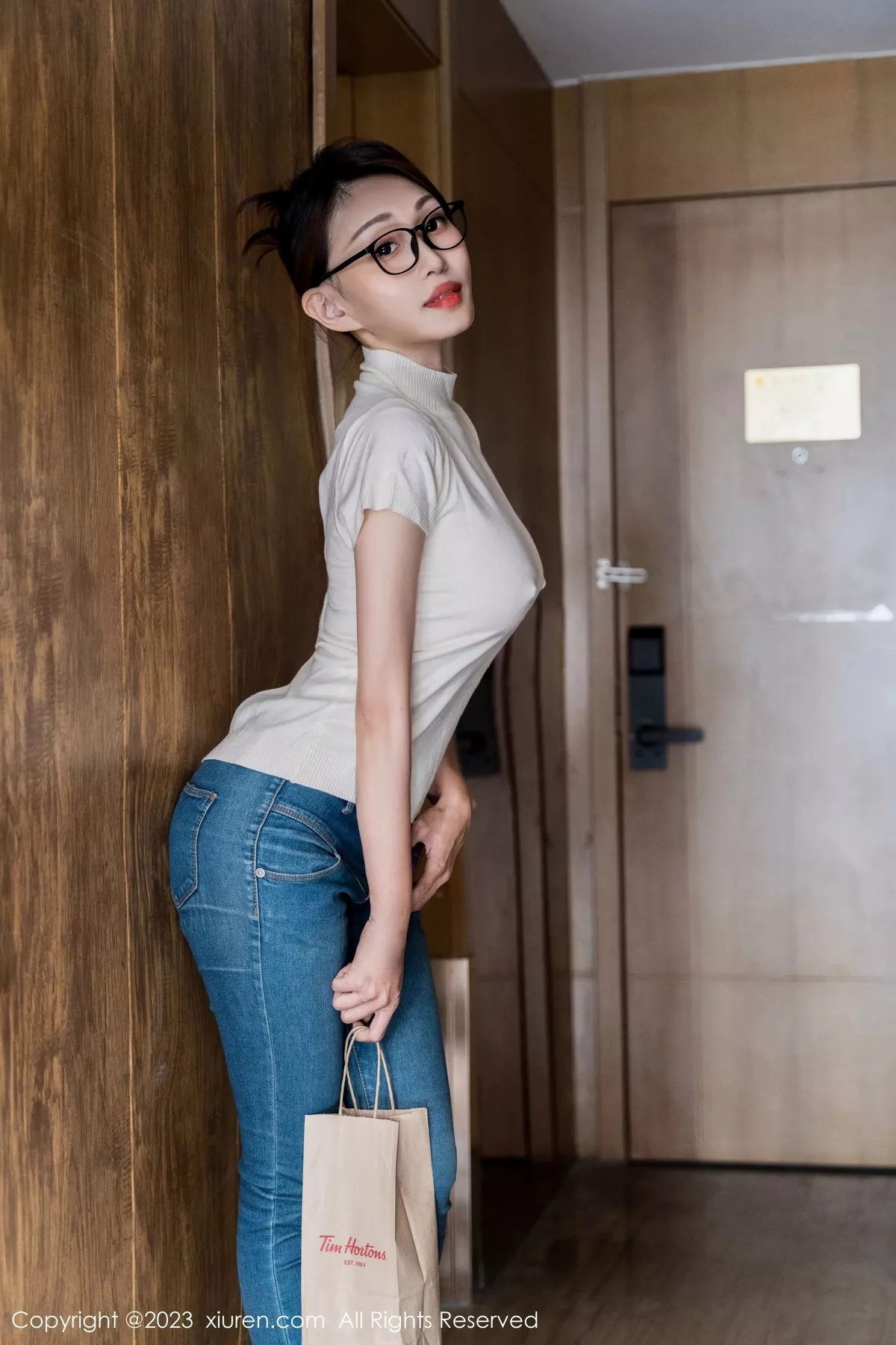 秀人集.com_[XiuRen秀人网]No.6717_模特妖-Baby私房半脱牛仔裤露超薄肉丝秀翘臀美腿迷人诱惑写真68P