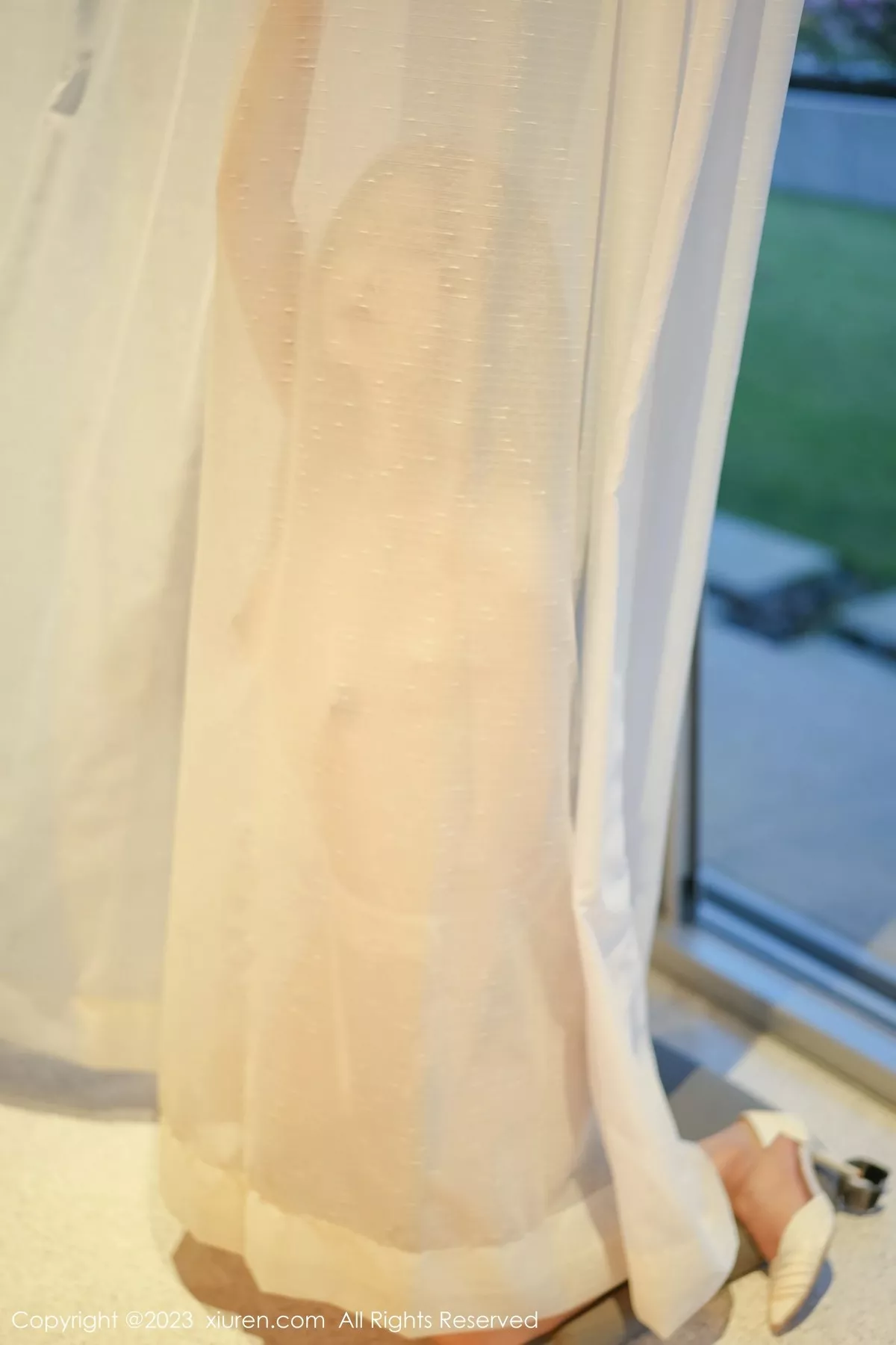 秀人集.com_[XiuRen秀人网]No.6729_模特laura阿姣脱白色吊带长裙露浅色轻透蕾丝内衣完美诱惑写真66P