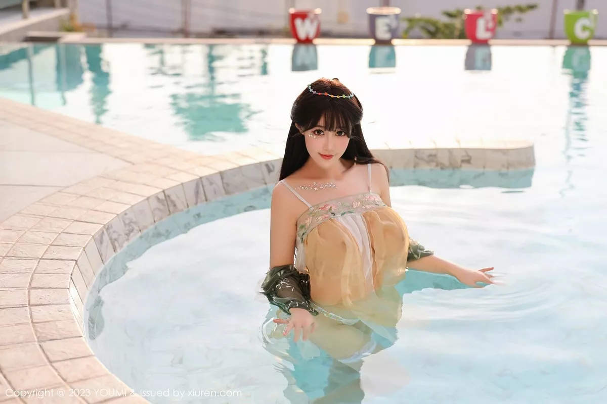 秀人集.com_[YouMi尤蜜荟]Vol.936_女神朱可儿Flora泳池边淡黄色轻透薄纱秀雪峰美臀极致诱惑写真84P