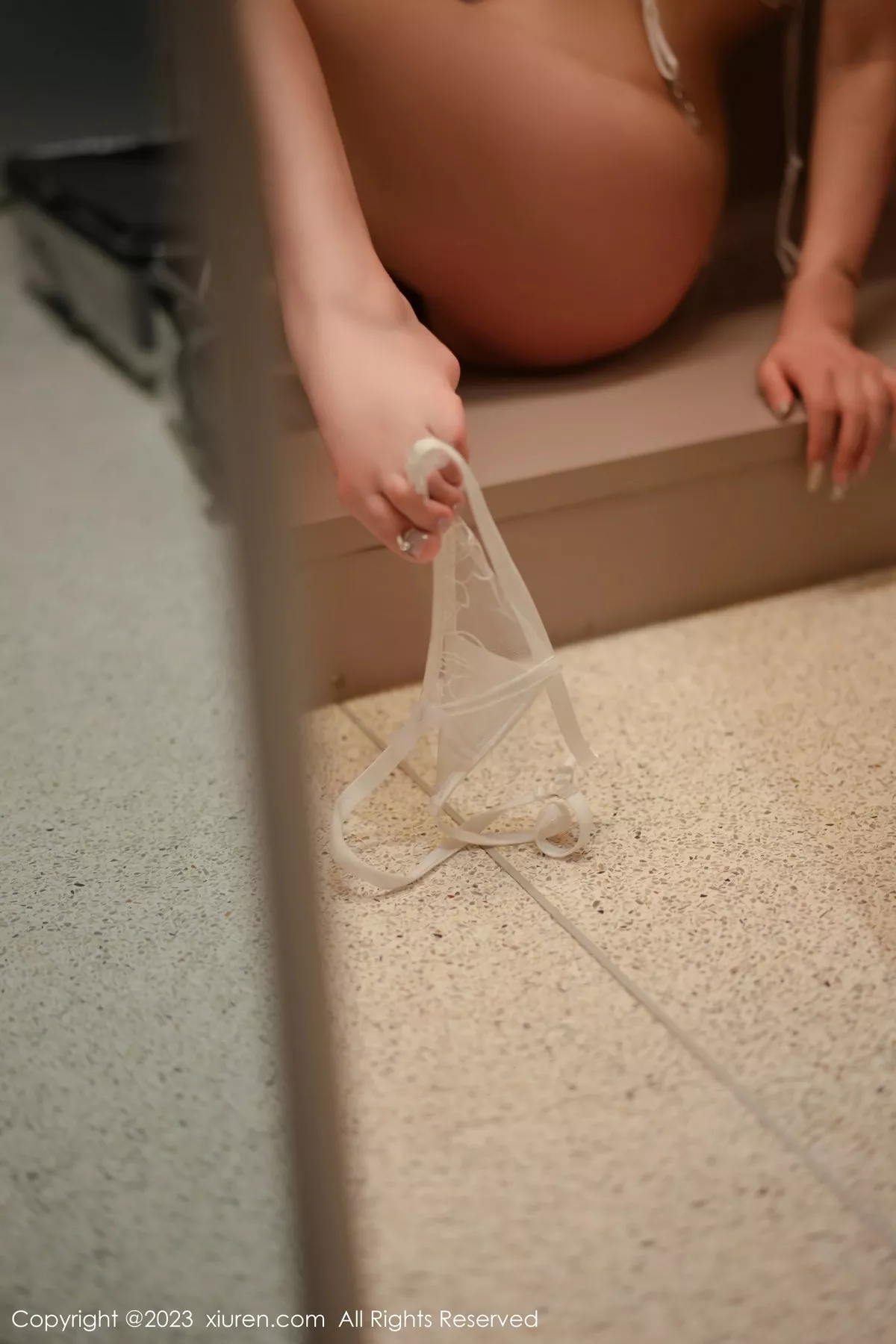 秀人集.com_[XiuRen秀人网]No.6729_模特laura阿姣脱白色吊带长裙露浅色轻透蕾丝内衣完美诱惑写真66P