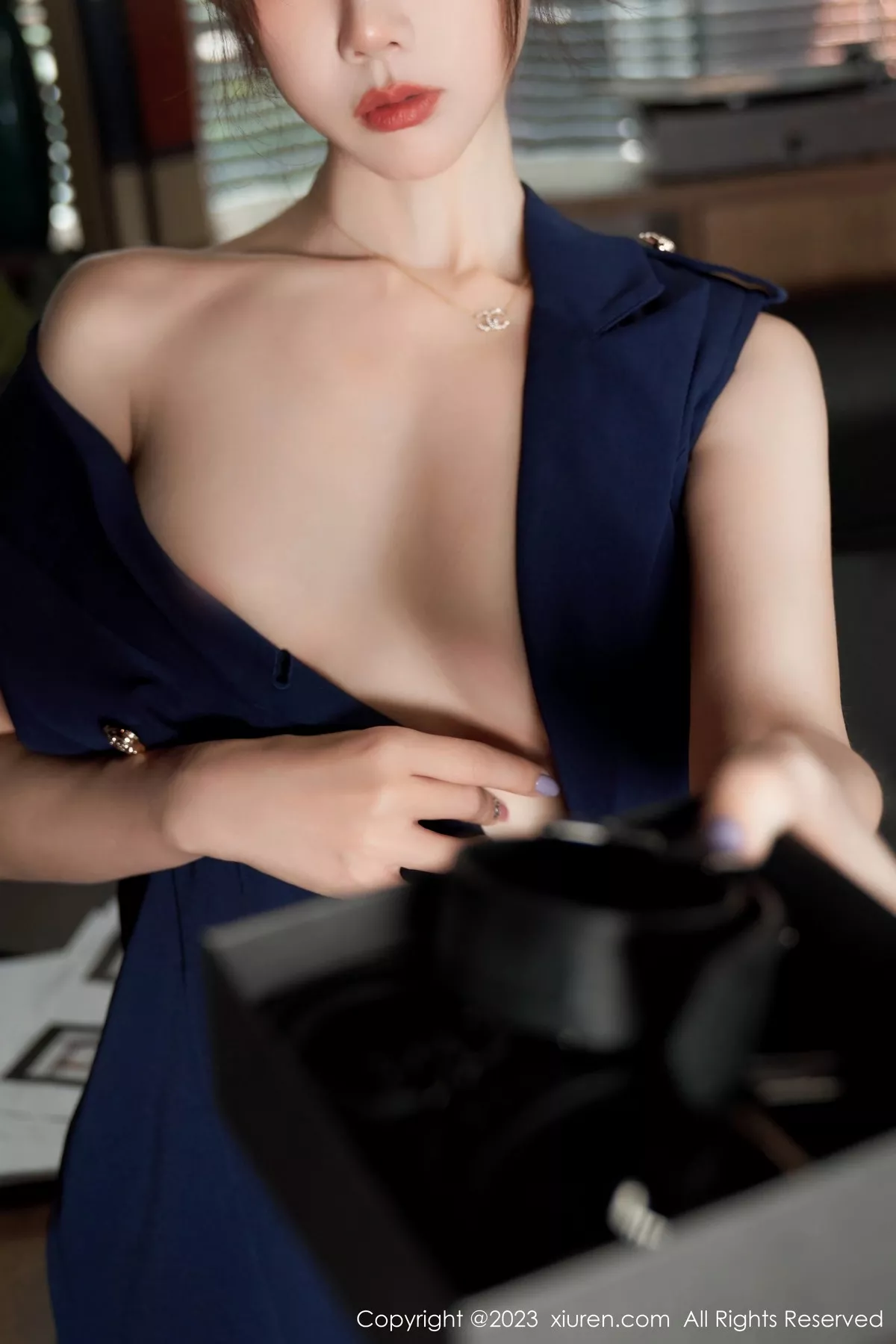 秀人集.com_[XiuRen秀人网]No.6737_模特波巧酱半脱职业装露性感内衣配超薄无内黑丝惹火诱惑写真95P