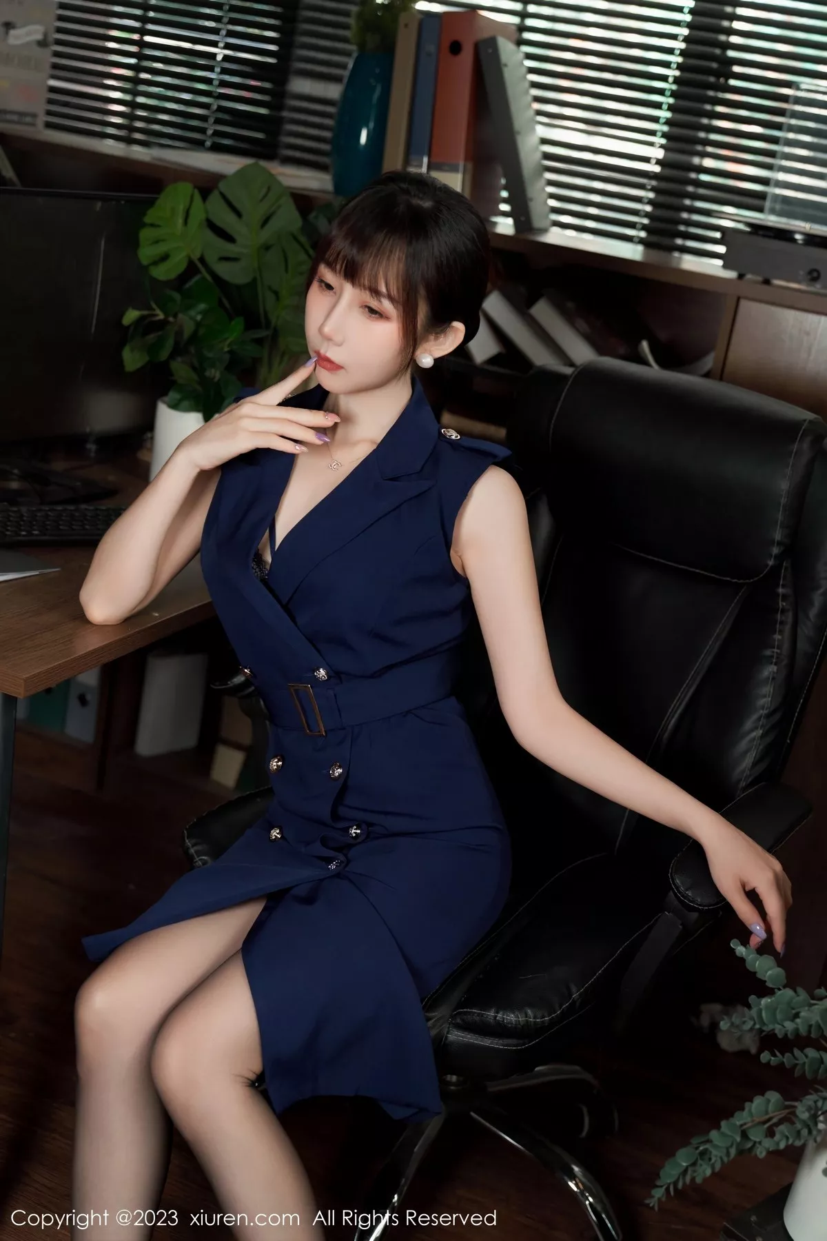 秀人集.com_[XiuRen秀人网]No.6737_模特波巧酱半脱职业装露性感内衣配超薄无内黑丝惹火诱惑写真95P