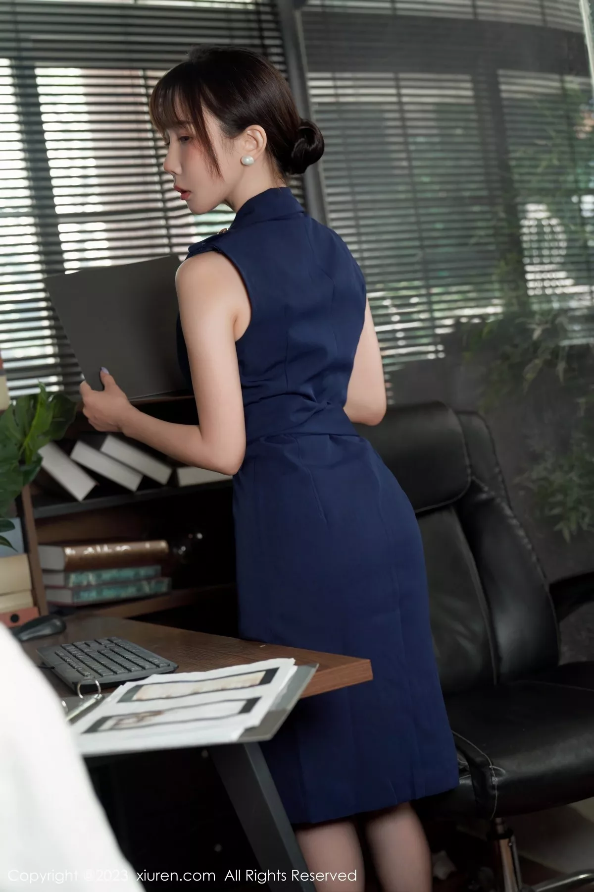 秀人集.com_[XiuRen秀人网]No.6737_模特波巧酱半脱职业装露性感内衣配超薄无内黑丝惹火诱惑写真95P