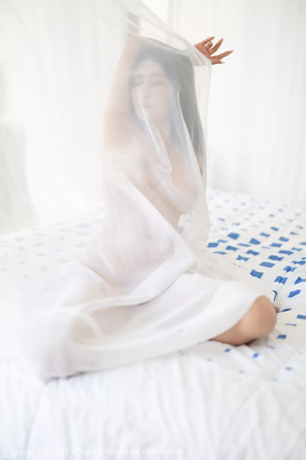 秀人集.com_[YouMi尤蜜荟]Vol.939_模特Laura阿姣性感轻透薄纱露绒毛情趣内衣秀惹火身材诱惑写真82P