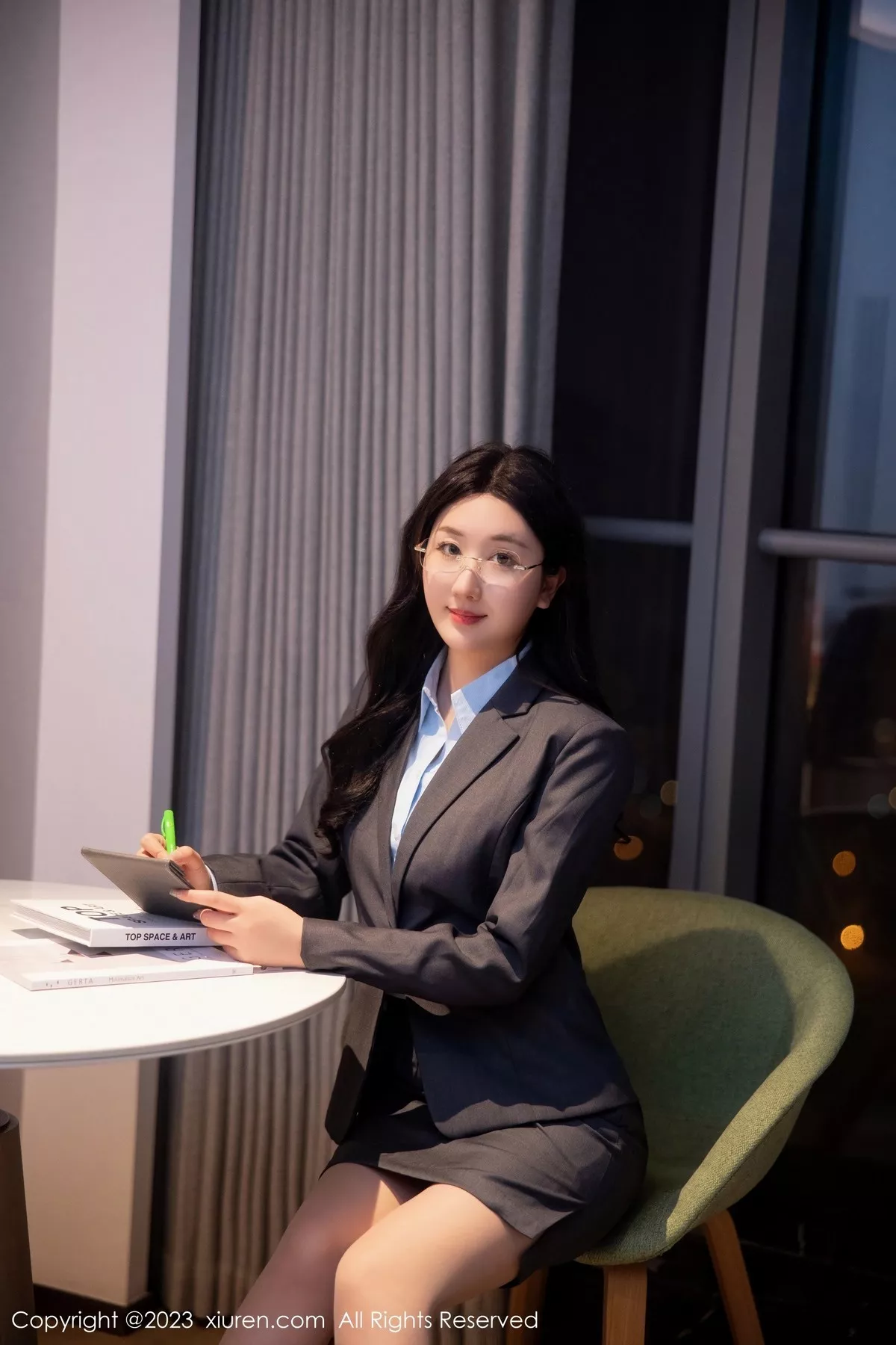 秀人集.com_[XiuRen秀人网]No.6607_模特江真真深灰色OL制服露蓝黑色蕾丝内衣配原色丝袜诱惑写真86P