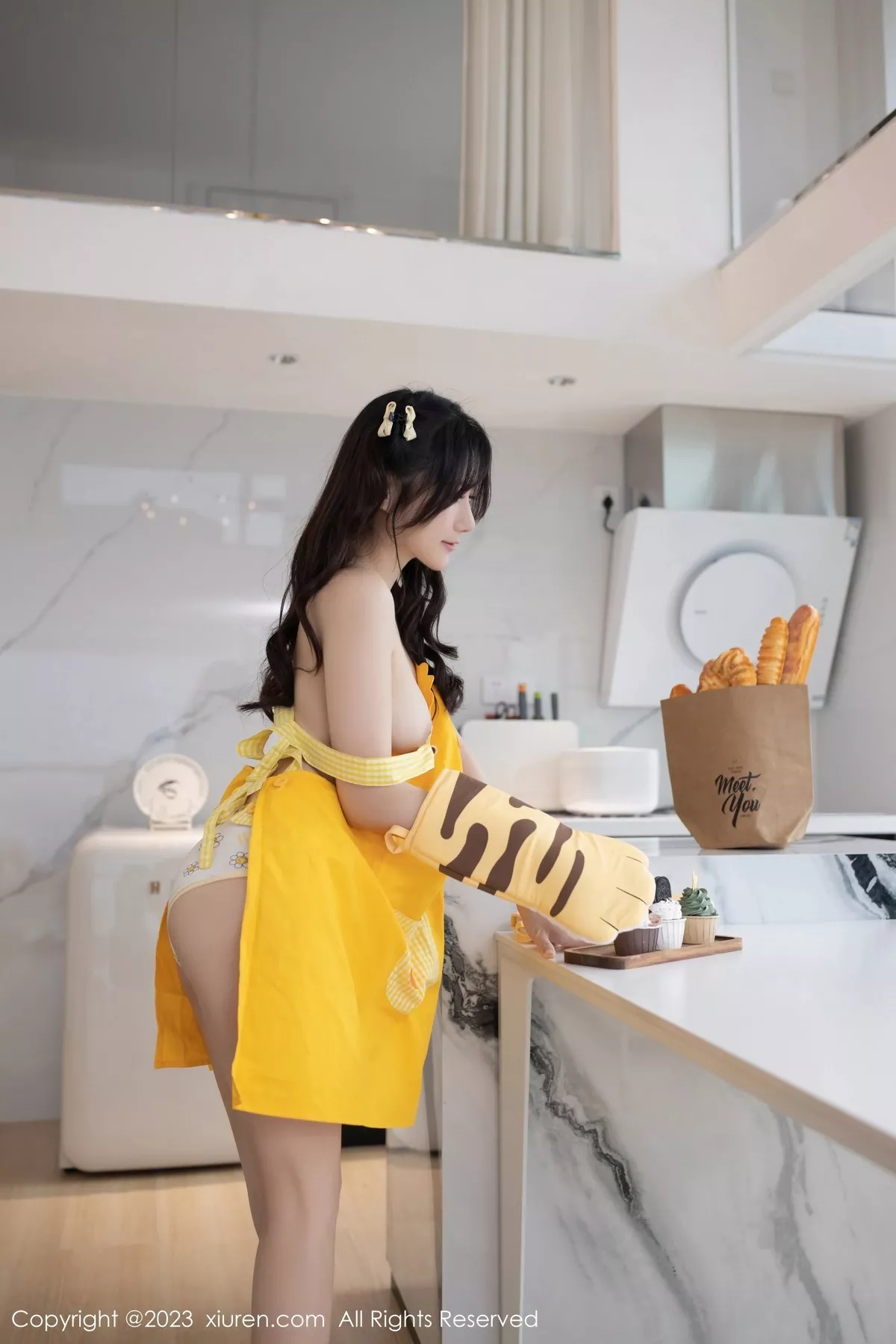 秀人集.com_[XiuRen秀人网]No.6615_模特鱼子酱Fish性感黄色真空围裙+白色睡裙秀完美身材诱惑写真80P