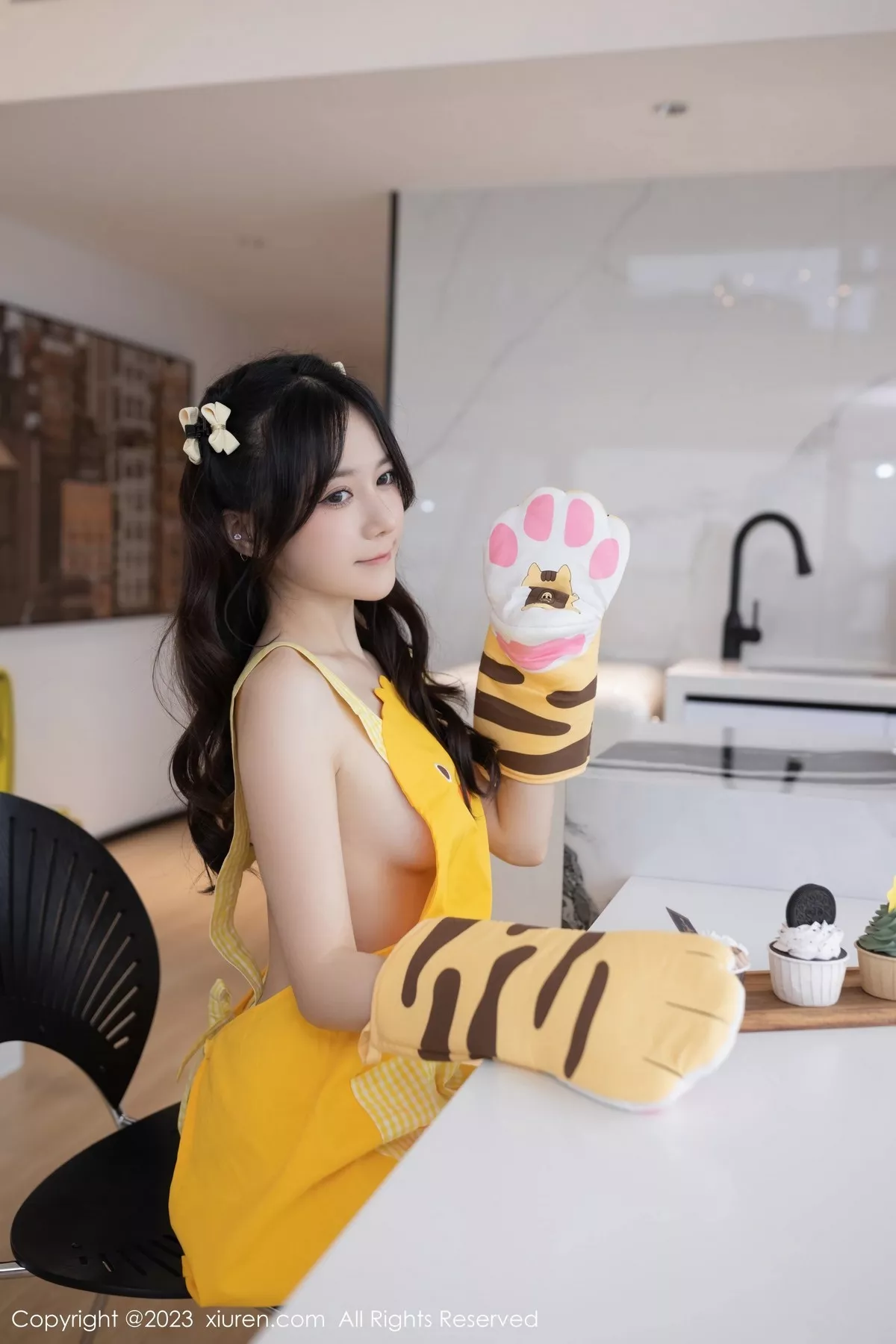 秀人集.com_[XiuRen秀人网]No.6615_模特鱼子酱Fish性感黄色真空围裙+白色睡裙秀完美身材诱惑写真80P