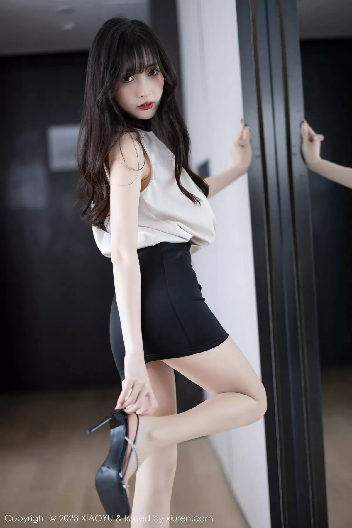 秀人集.com_[XiaoYu画语界]Vol.1013_模特林星阑浅色上衣配黑短裙+粉色蕾丝内衣秀曼妙身姿诱惑写真90P