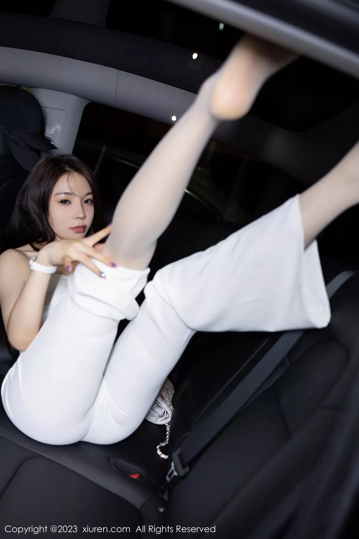 秀人集.com_[XiuRen秀人网]No.6628_女神徐莉芝Booty脱白色套装露白丝吊袜秀曼妙身姿撩人诱惑写真82P