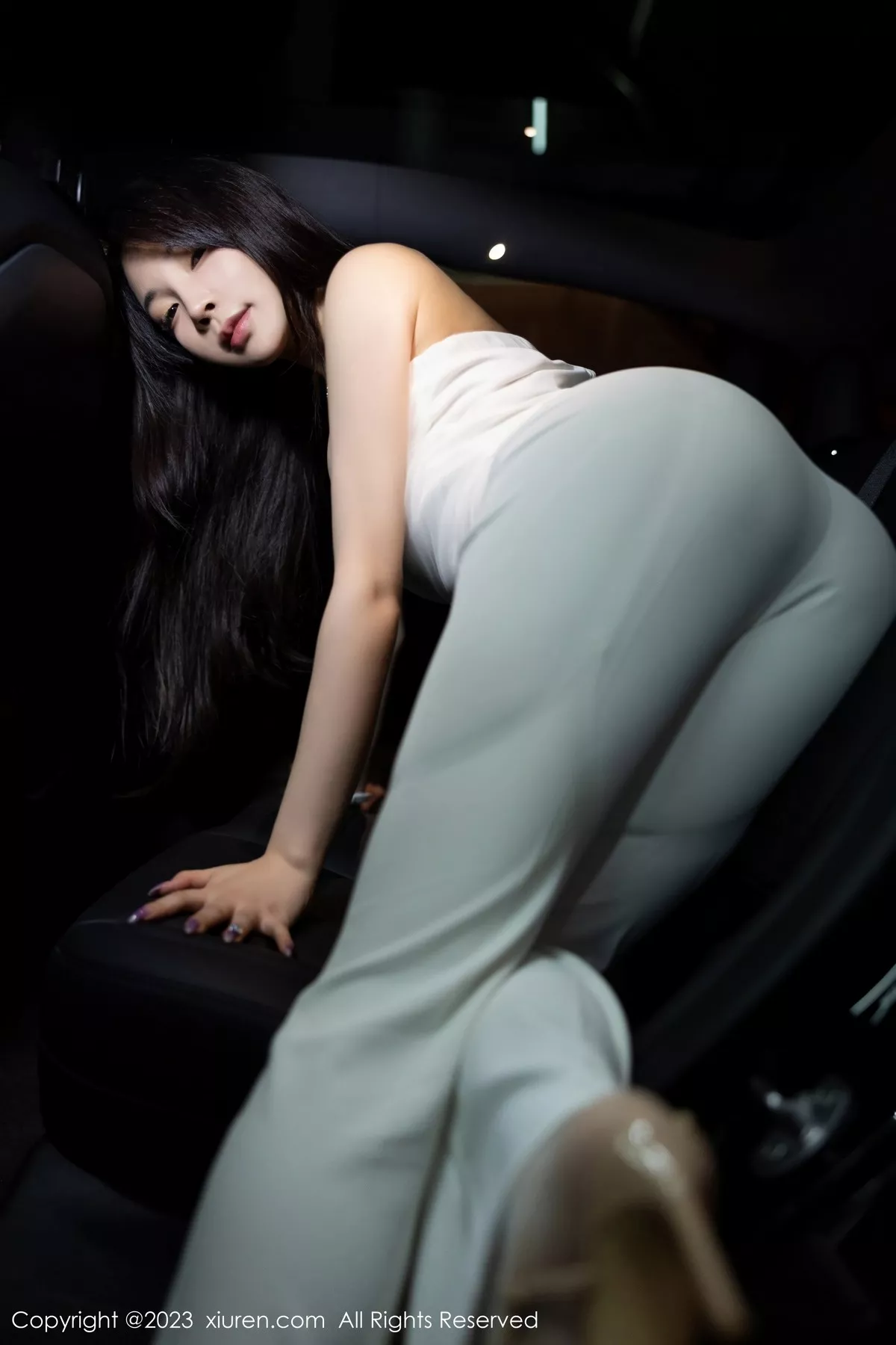 秀人集.com_[XiuRen秀人网]No.6628_女神徐莉芝Booty脱白色套装露白丝吊袜秀曼妙身姿撩人诱惑写真82P