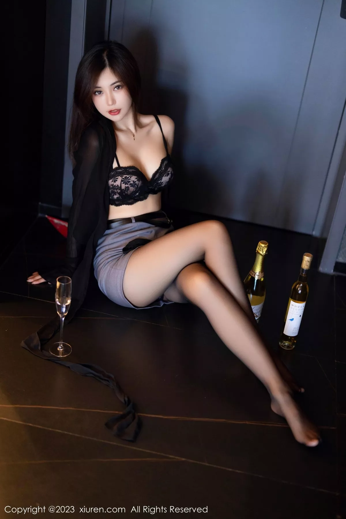 秀人集.com_[XiuRen秀人网]No.6770_女神绮里嘉ula黑色上衣配灰色短裙露黑色蕾丝内衣完美诱惑写真93P