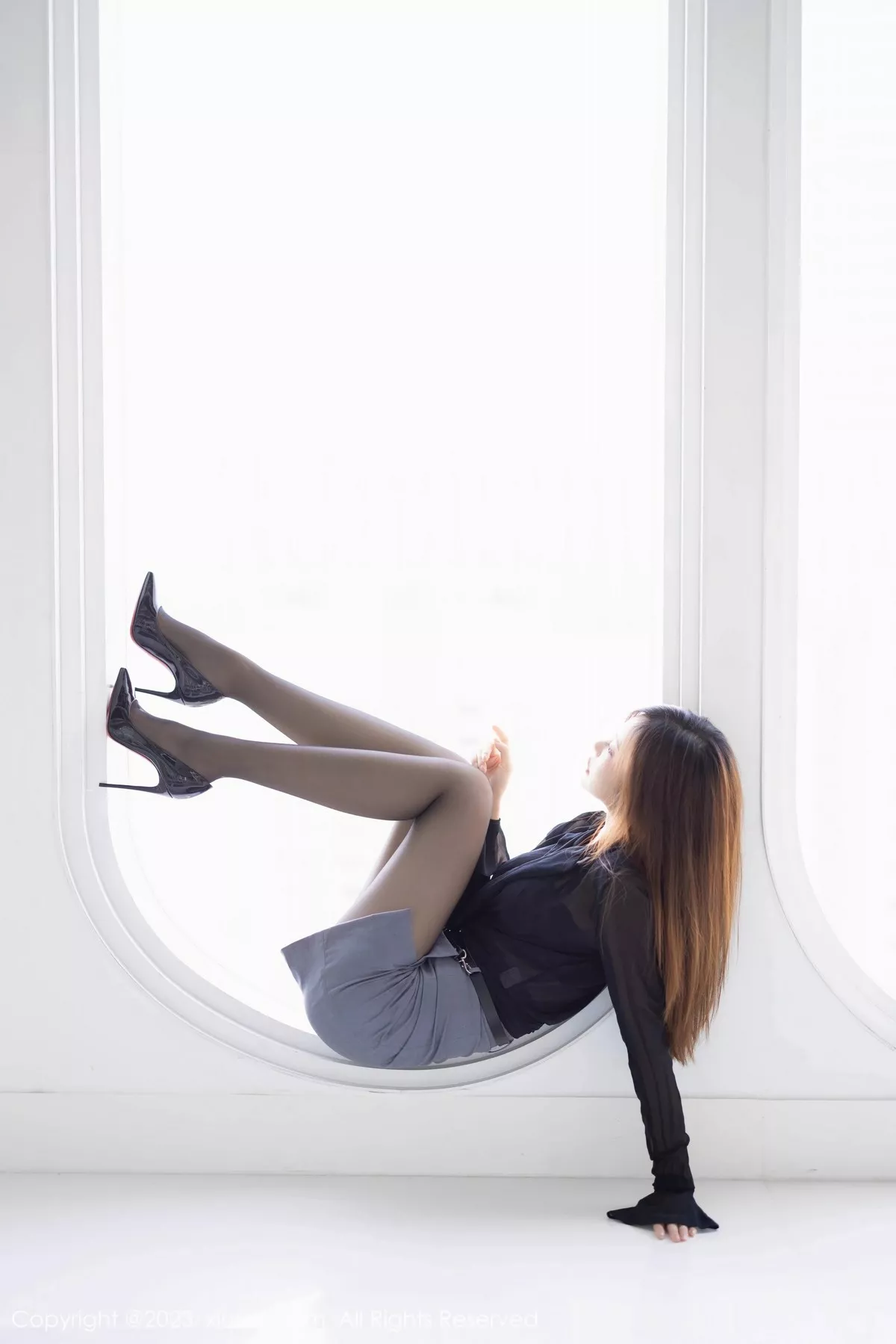 秀人集.com_[XiuRen秀人网]No.6770_女神绮里嘉ula黑色上衣配灰色短裙露黑色蕾丝内衣完美诱惑写真93P